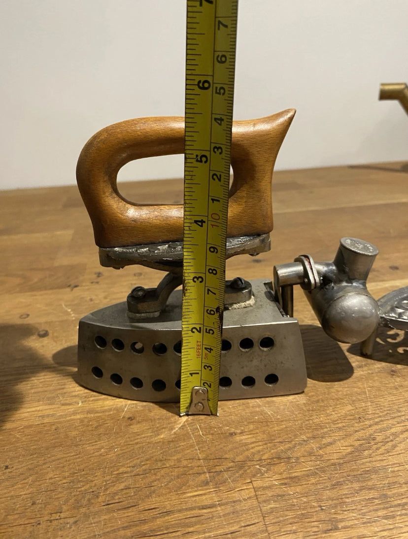 Rare Feldmeyer Spirit Iron On A Muster Geschutzt Trivet.