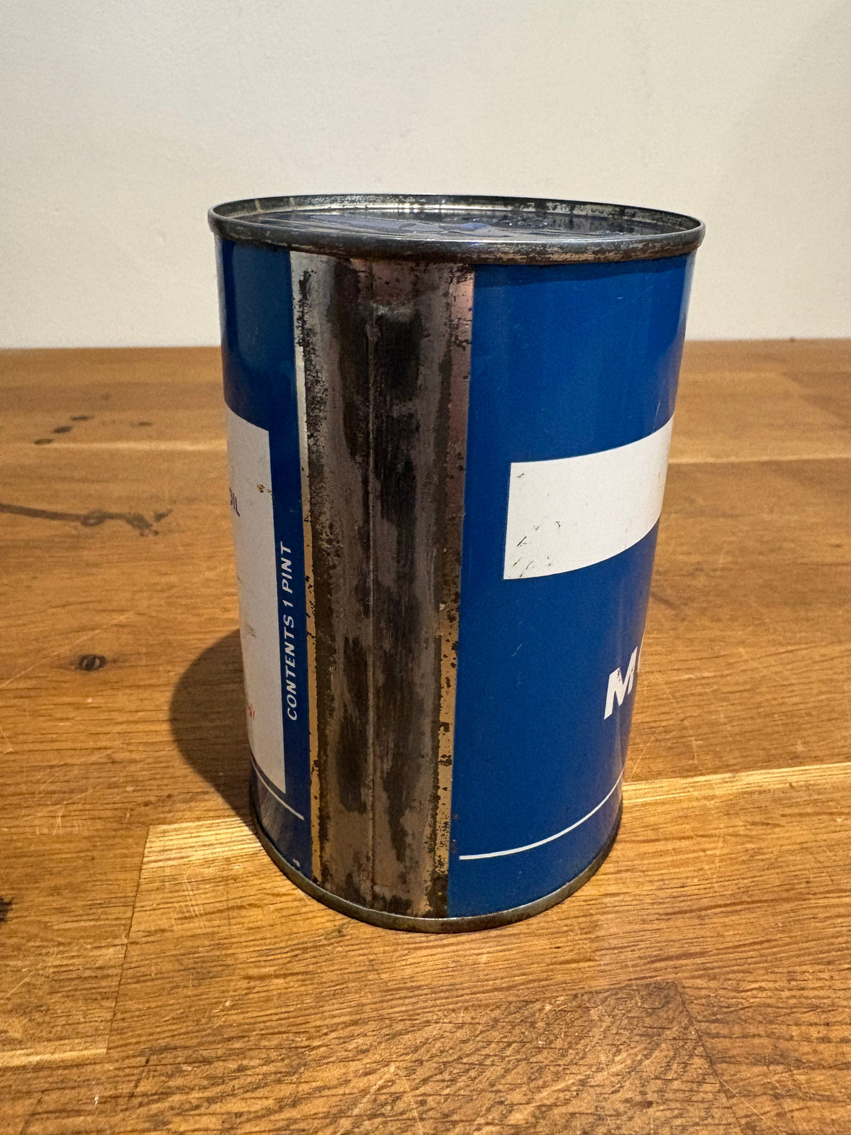 Vintage Esso Motor Oil Can , 1 Pint , Full And Sealed HD Oil.