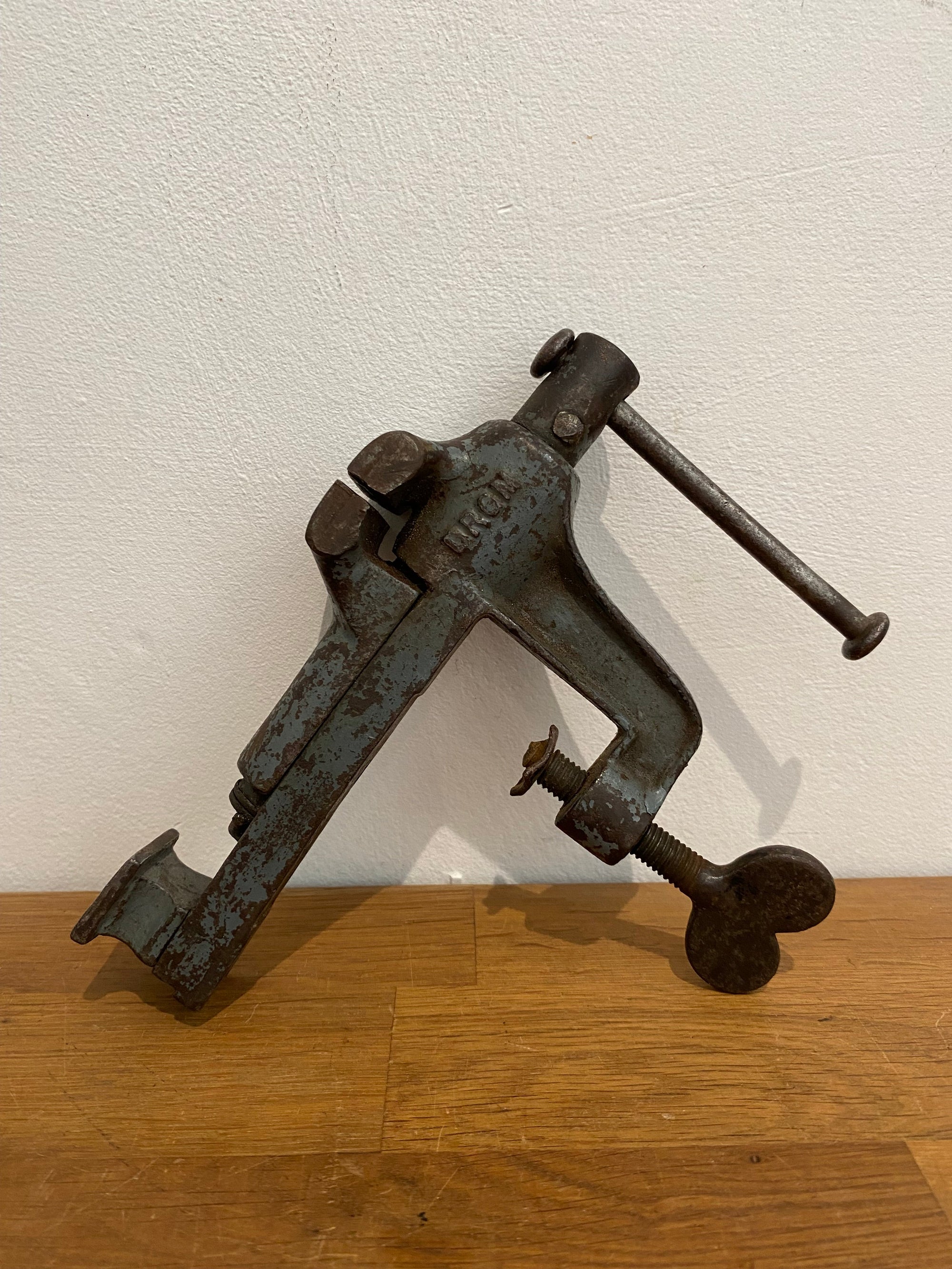 Vintage DRGM Engineers Vice , Watchmakers Vice Made In Germany.