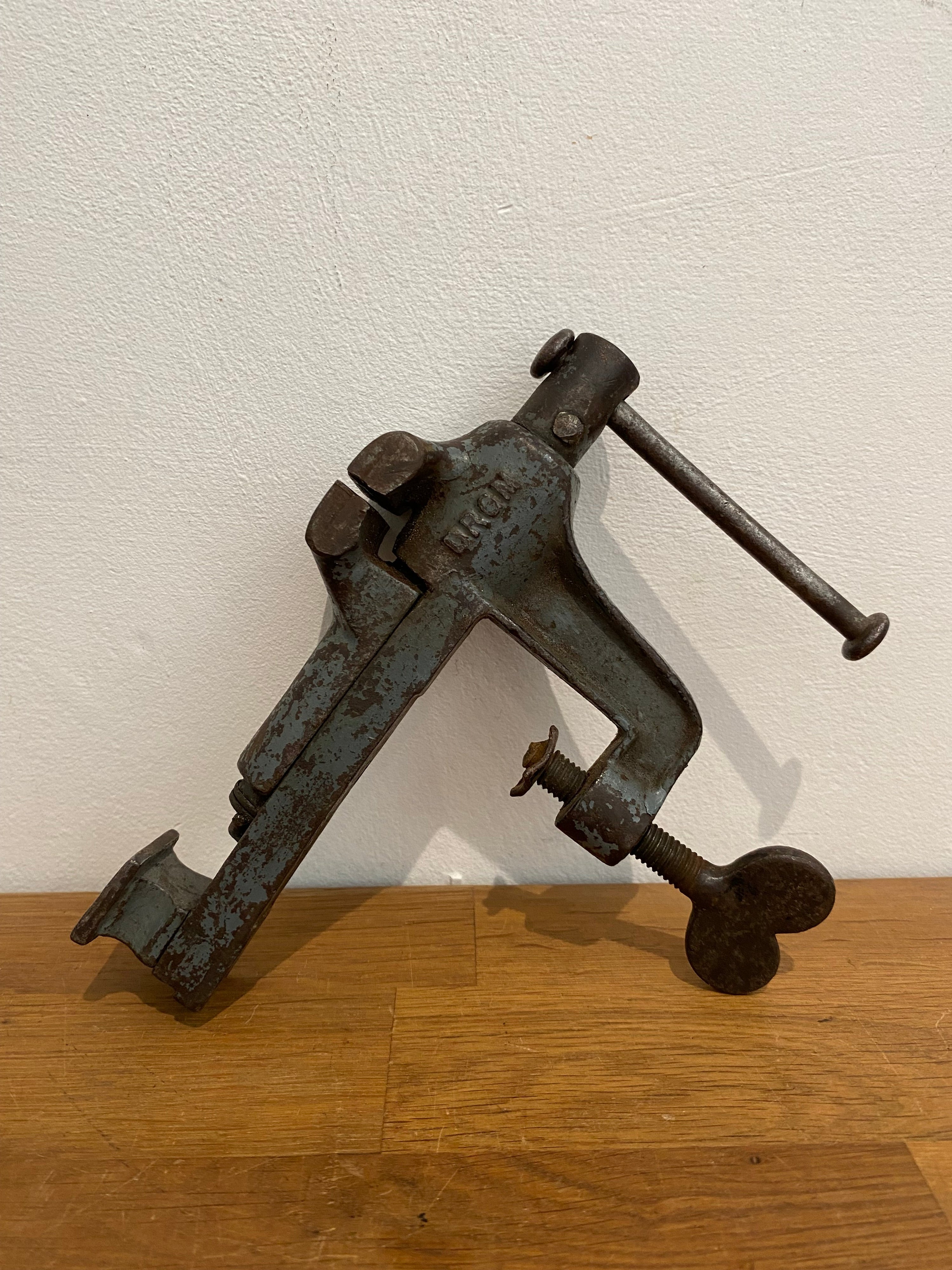 Vintage DRGM Engineers Vice , Watchmakers Vice Made In Germany.