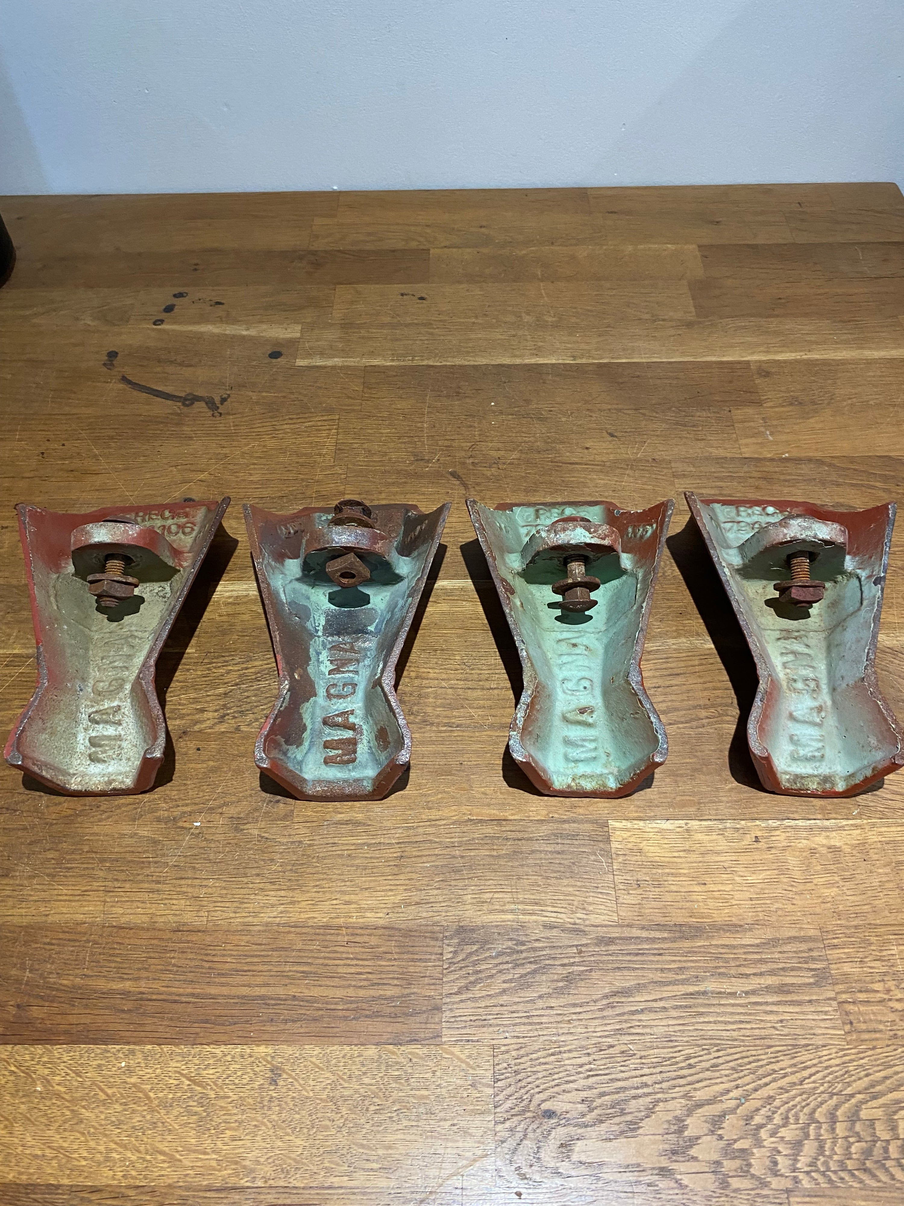 Vintage Magna 794106 Cast Iron Bath Feet/ Legs