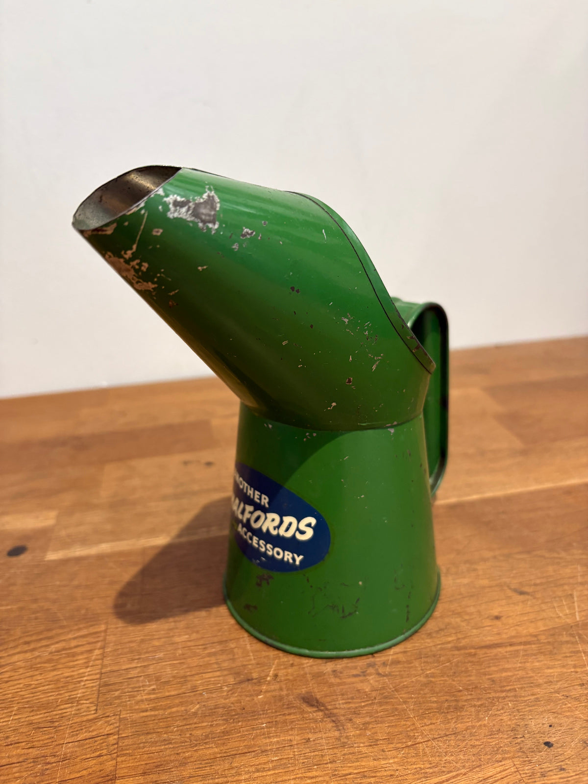 Vintage Halfords Pint Oil Pourer .