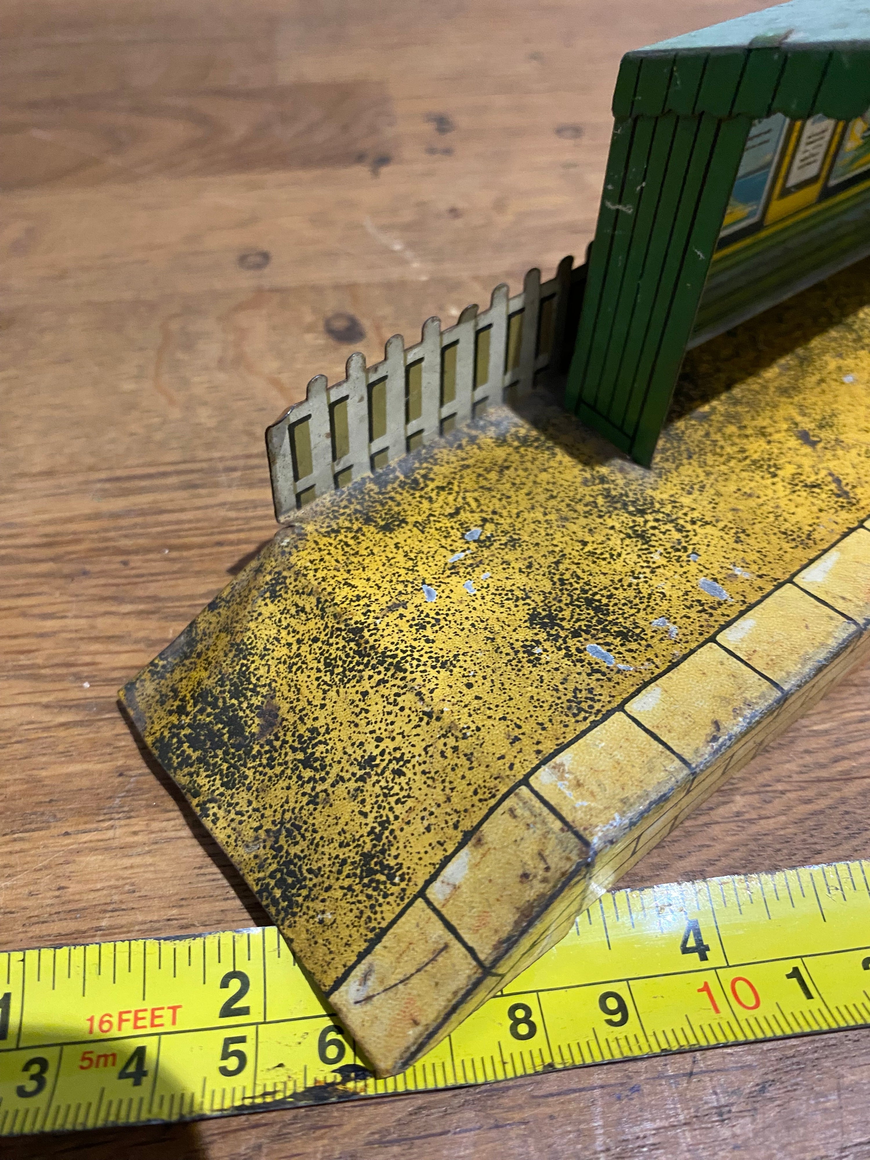 Hornby O Gauge , Scarborough Tinplate Station Shelter , Platform Shelter