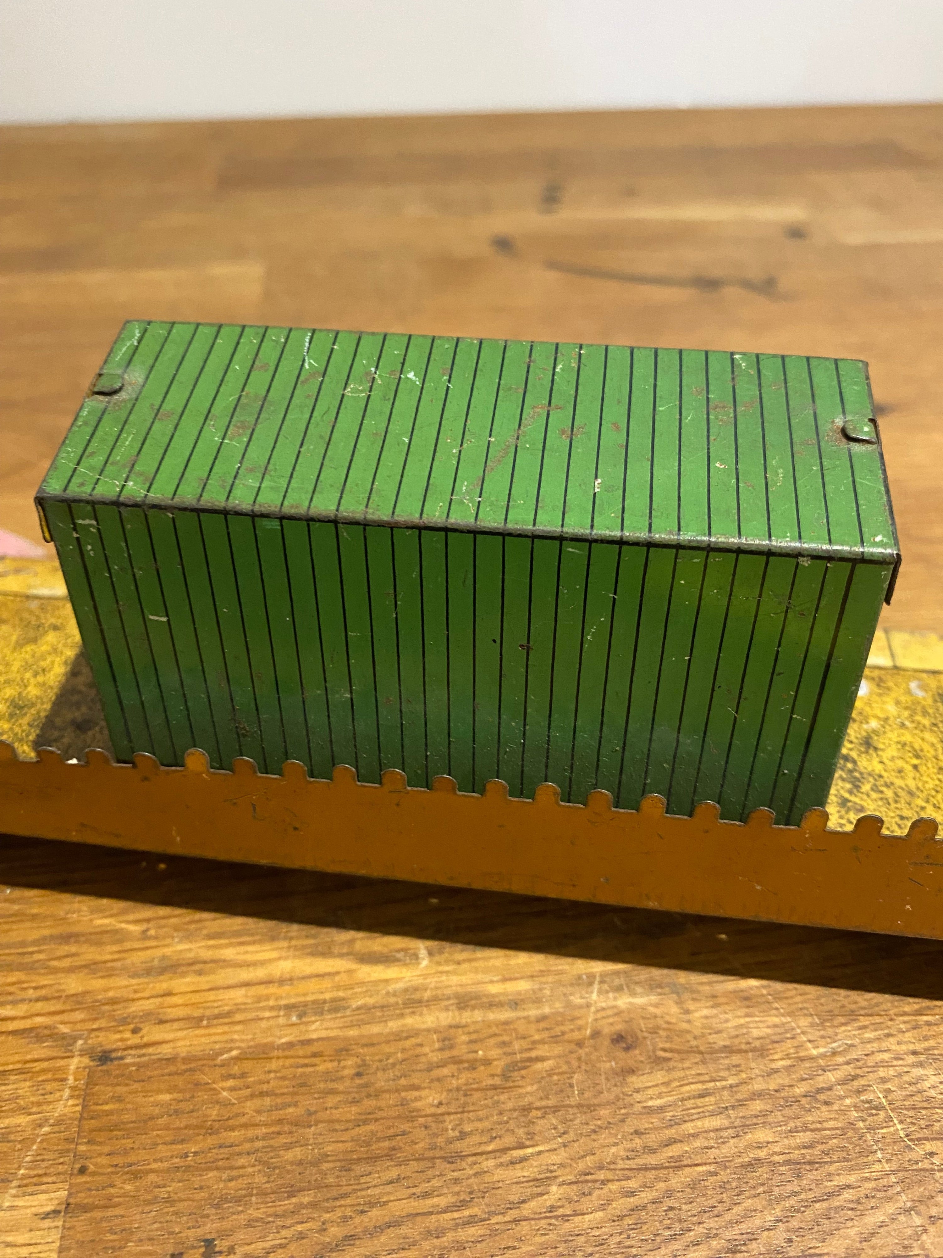 Hornby O Gauge , Scarborough Tinplate Station Shelter , Platform Shelter