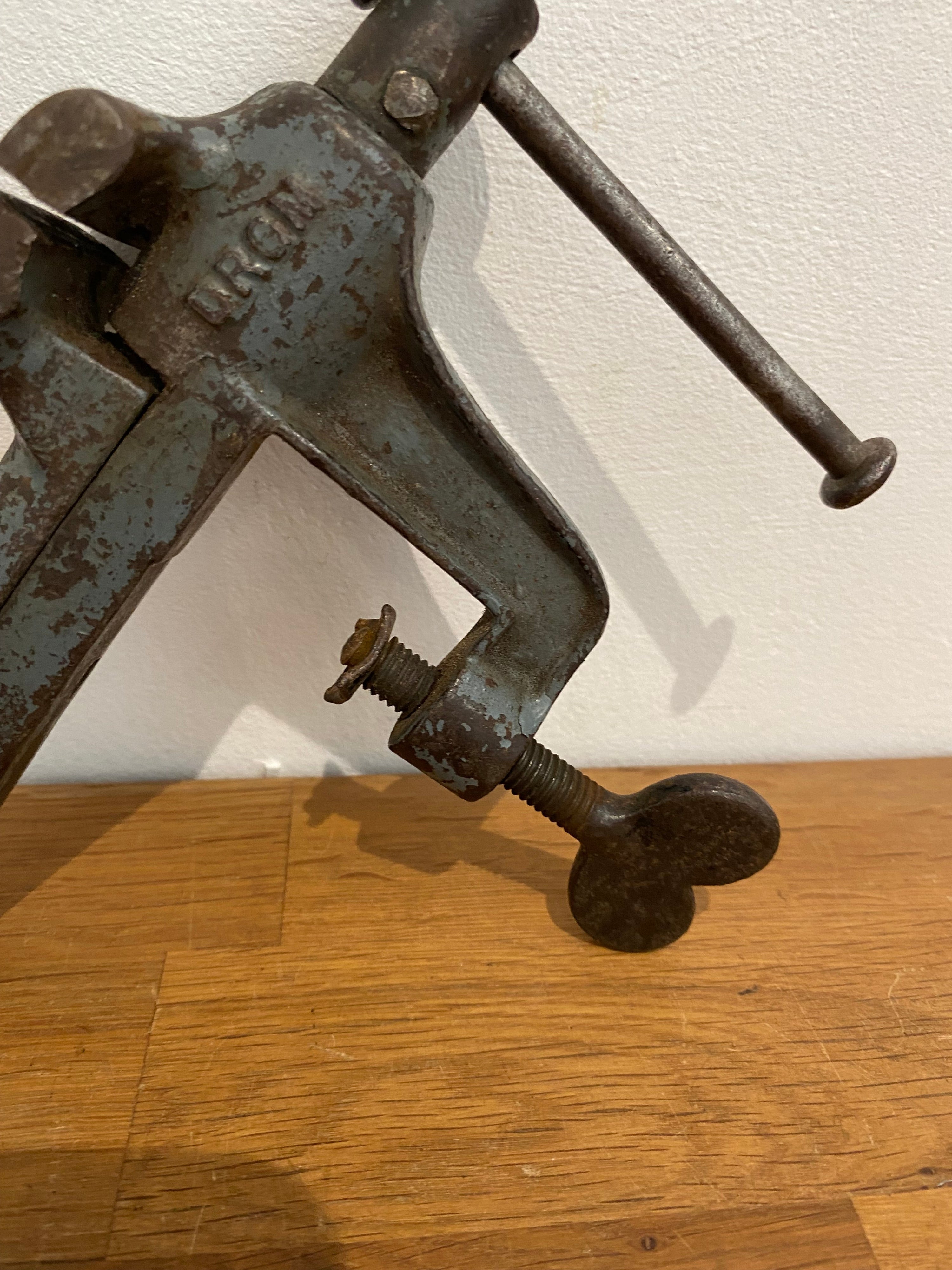 Vintage DRGM Engineers Vice , Watchmakers Vice Made In Germany.