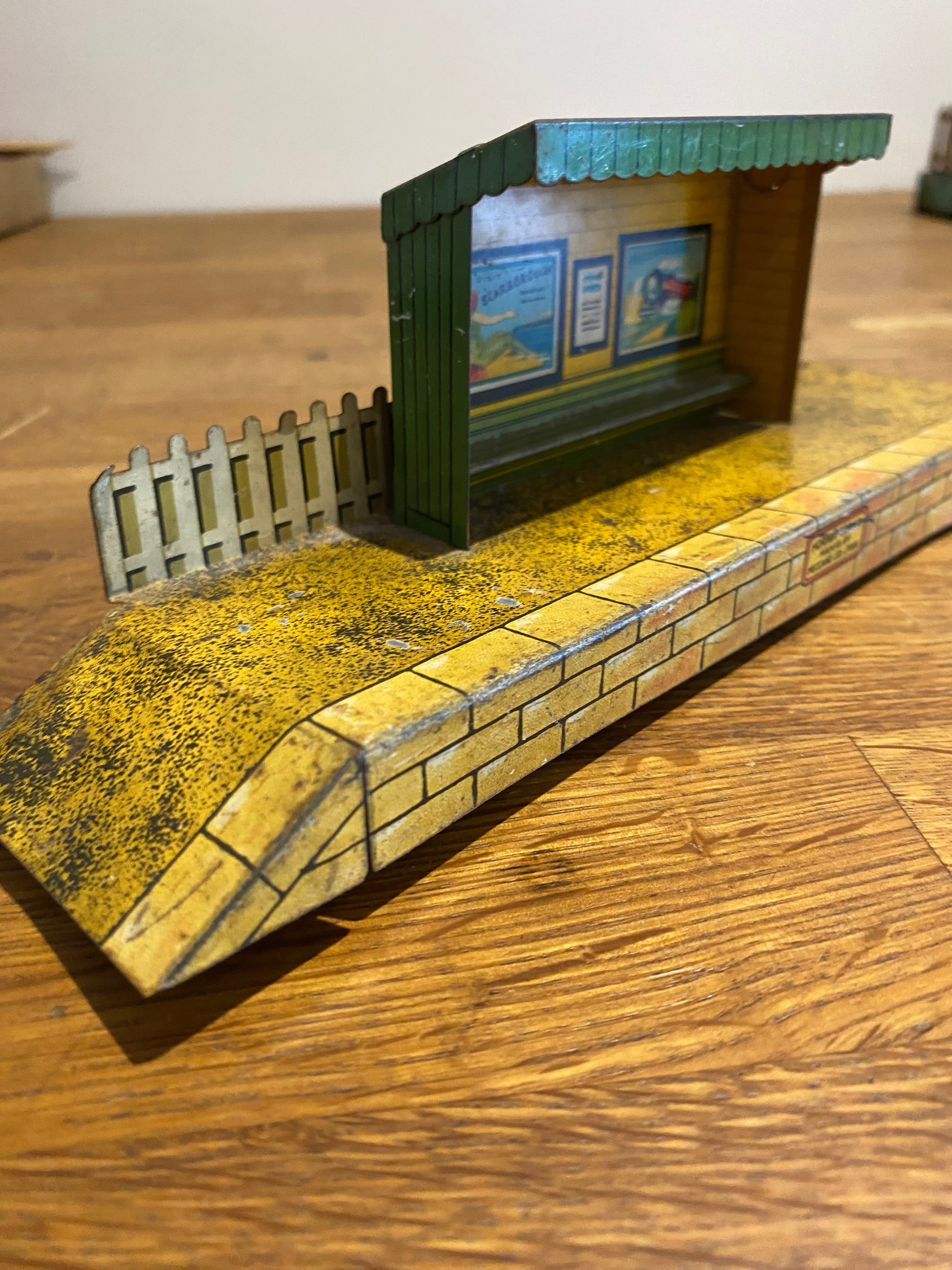 Hornby O Gauge , Scarborough Tinplate Station Shelter , Platform Shelter