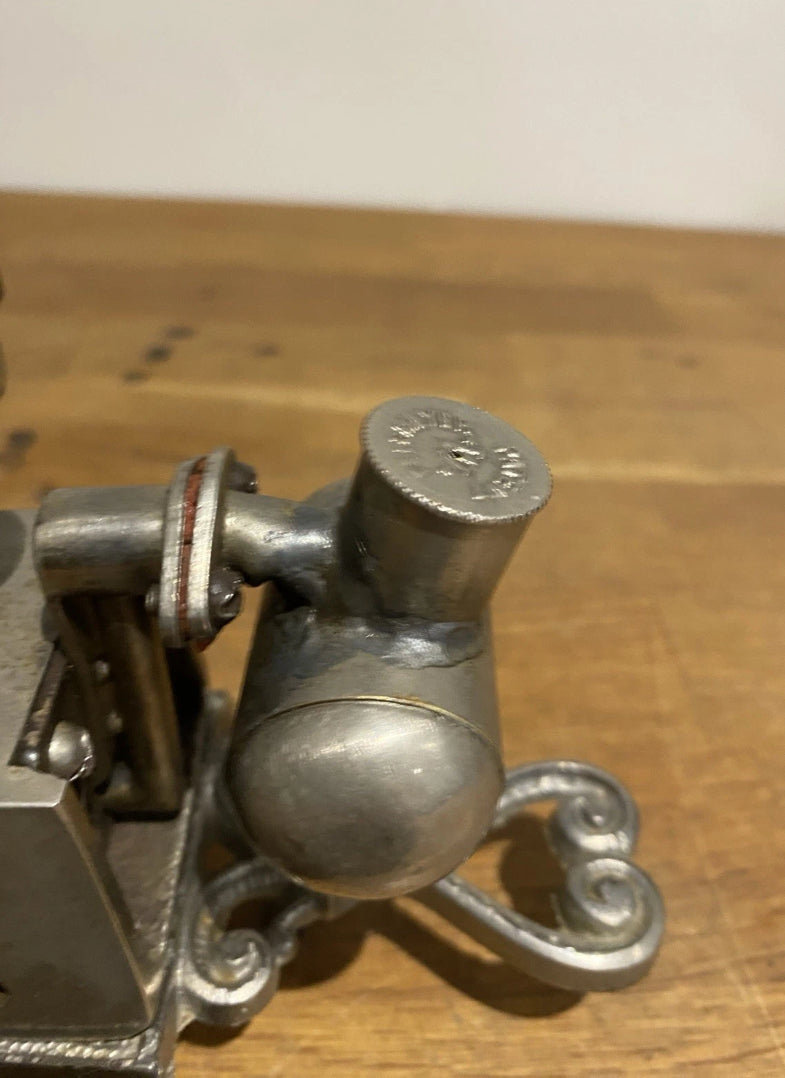 Rare Feldmeyer Spirit Iron On A Muster Geschutzt Trivet.