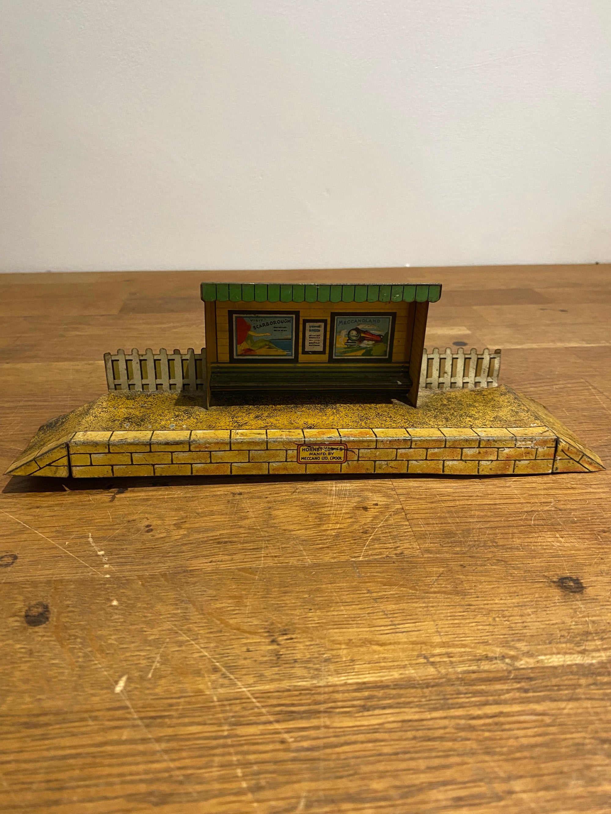 Hornby O Gauge , Scarborough Tinplate Station Shelter , Platform Shelter