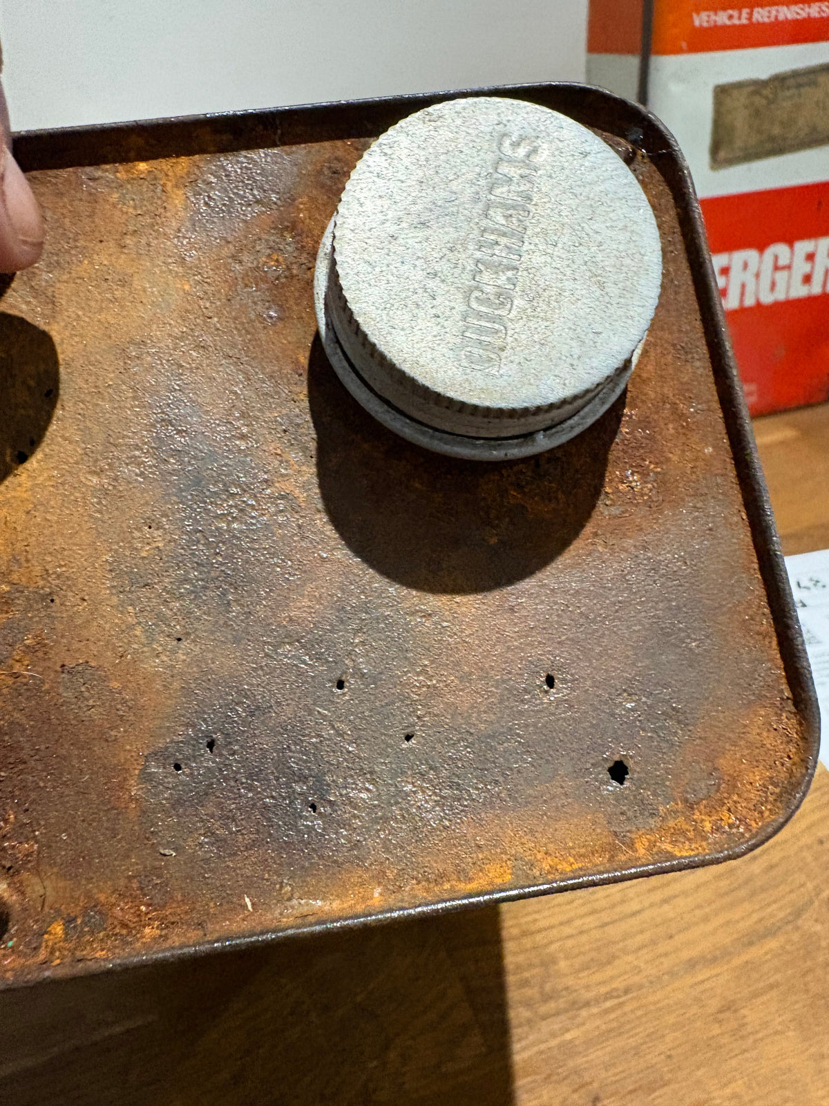 Vintage Duckhams 20-50 Oil Can For Display Only , 1 Gallon Can , As Found