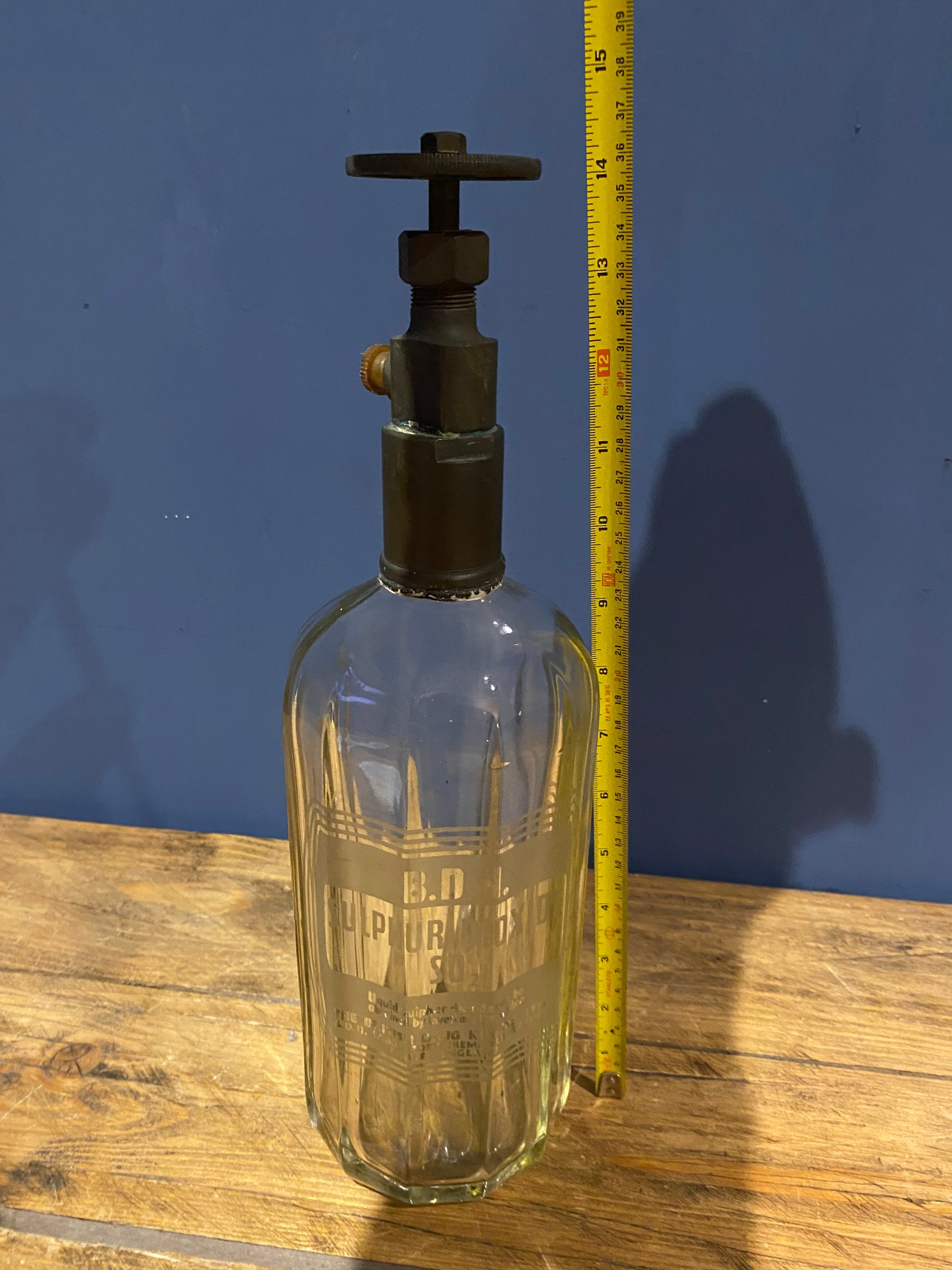 B.D.H British Drug Houses Ltd , sulphur dioxide syphon bottle .