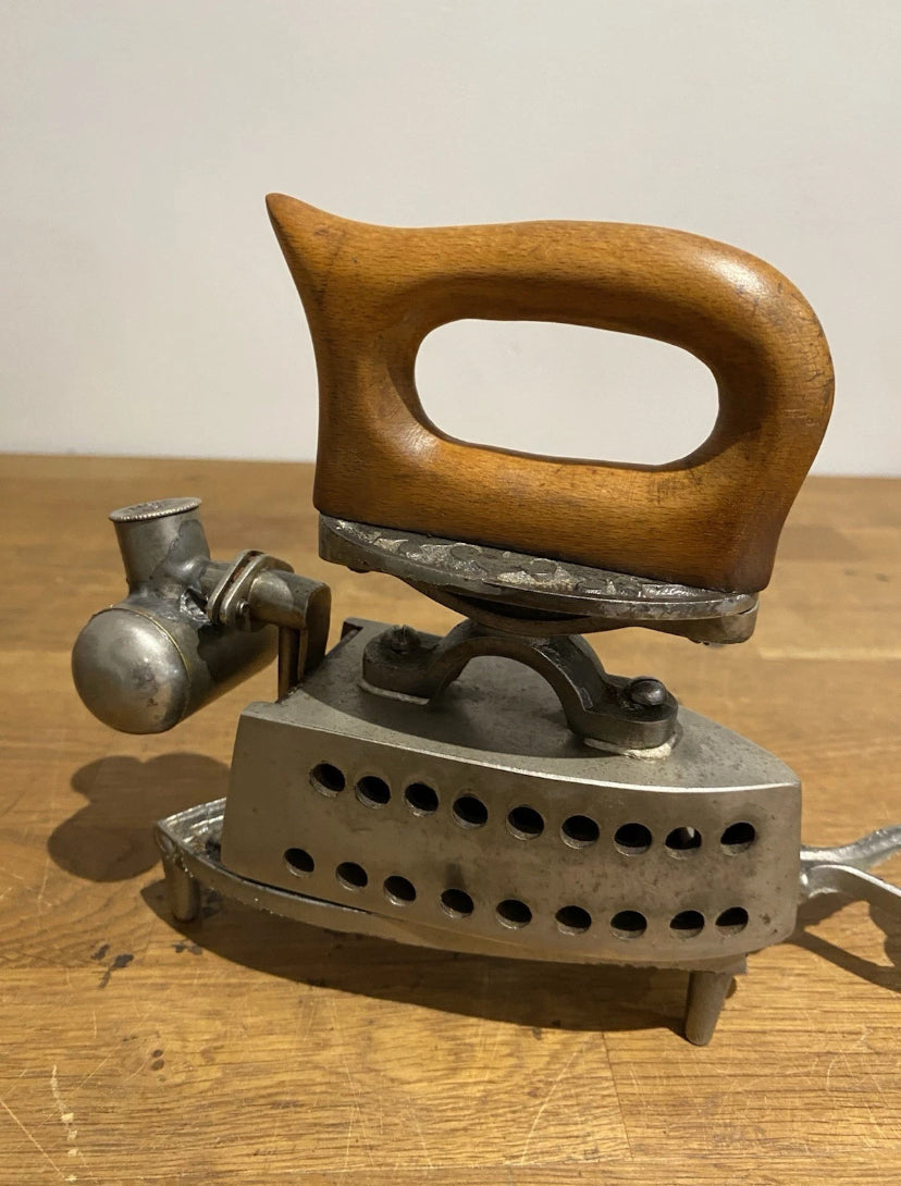 Rare Feldmeyer Spirit Iron On A Muster Geschutzt Trivet.