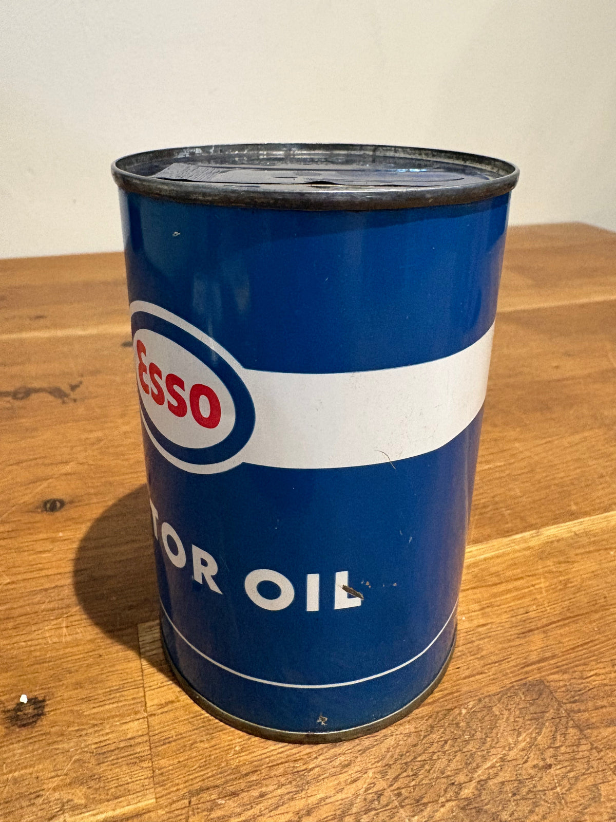 Vintage Esso Motor Oil Can , 1 Pint , Full And Sealed HD Oil.