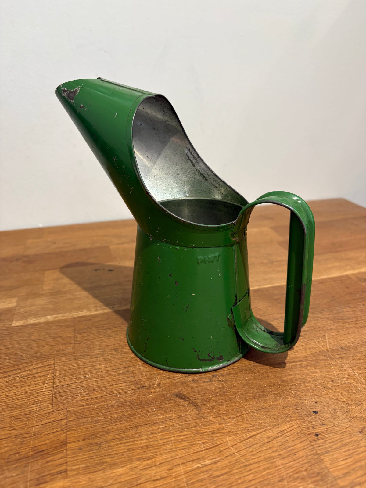 Vintage Halfords Pint Oil Pourer .