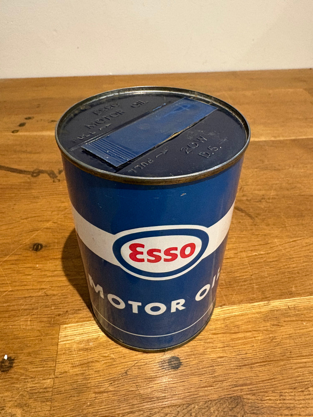 Vintage Esso Motor Oil Can , 1 Pint , Full And Sealed HD Oil.