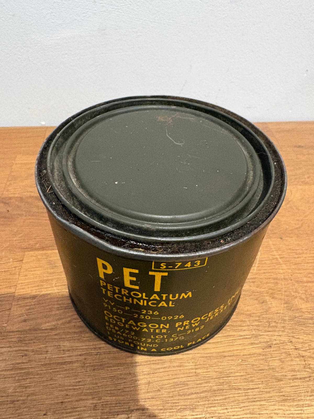 Vintage 1972 US Petrolatum Technical Can Octagon Process Inc , S-743. Motoring