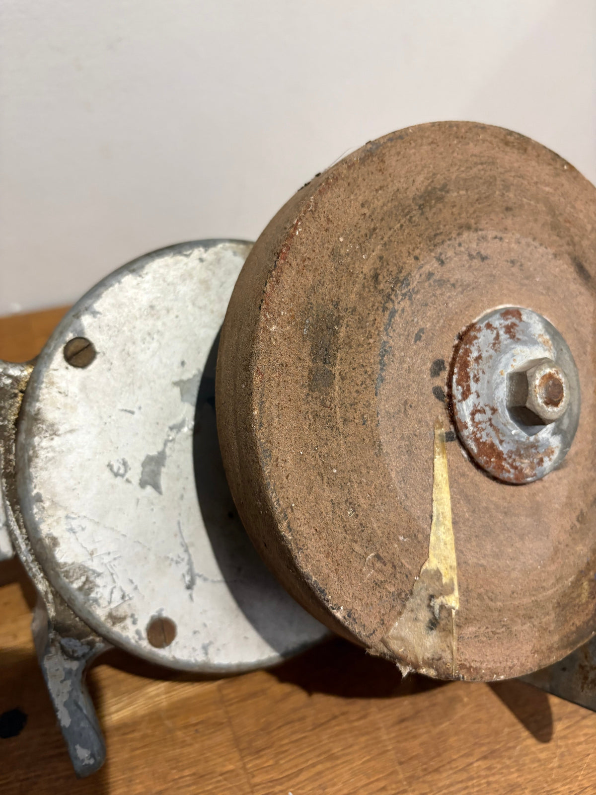 VINTAGE HAND-CRANK BENCH GRINDER/SHARPENER BY MOLE