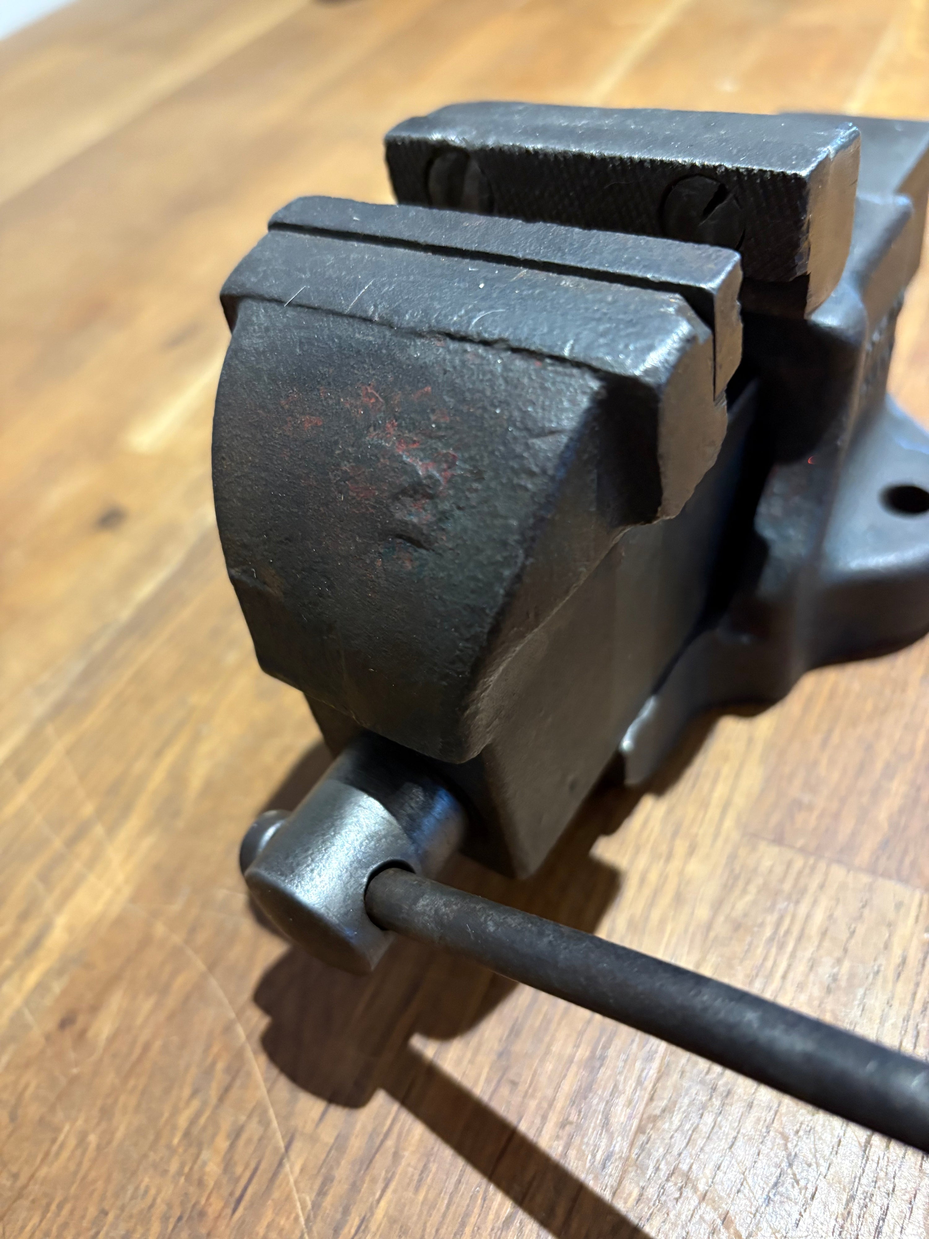 Vintage Woden Bench Vice 186B/0 , 2.5 Inch Jaws.