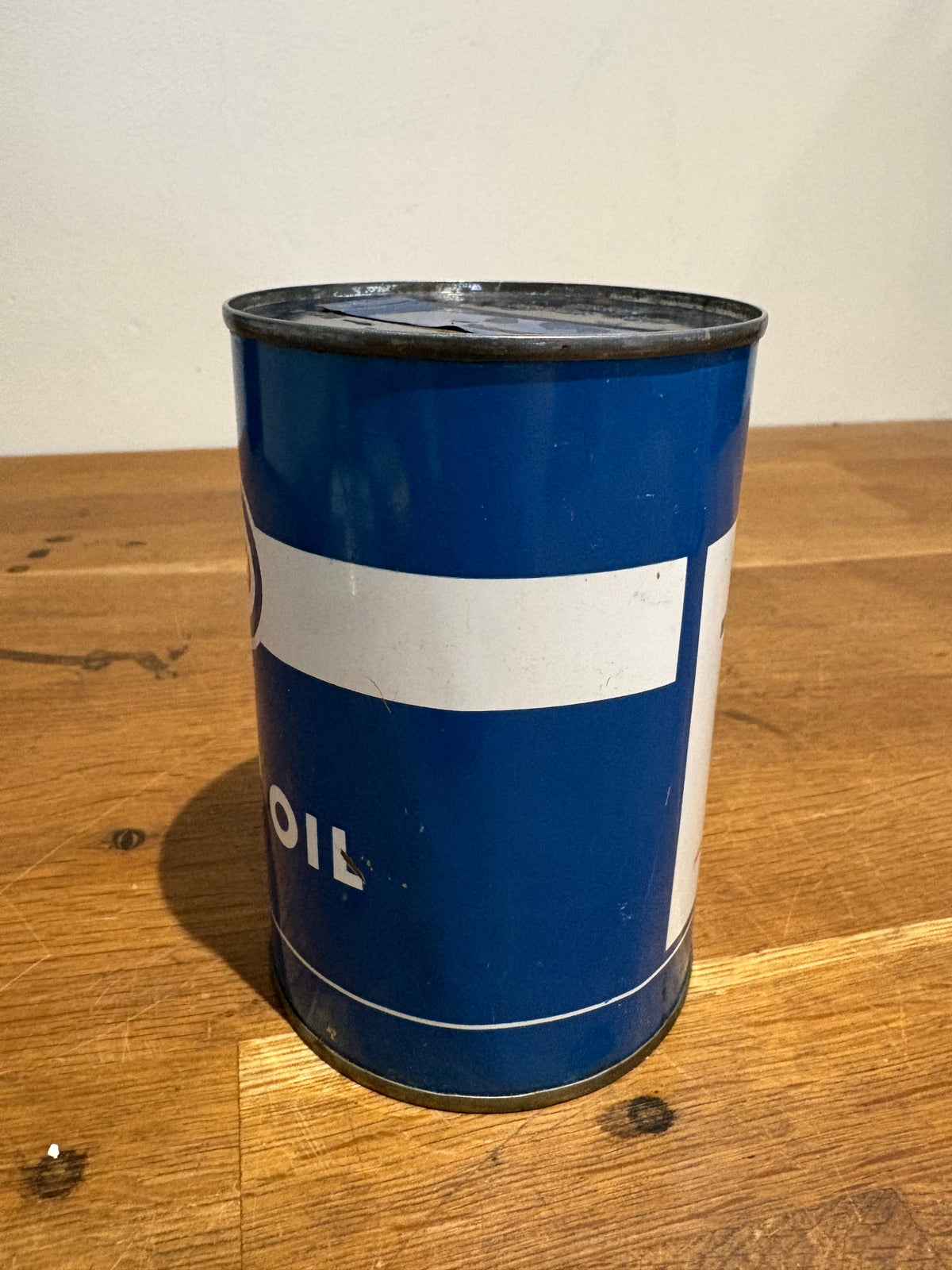 Vintage Esso Motor Oil Can , 1 Pint , Full And Sealed HD Oil.