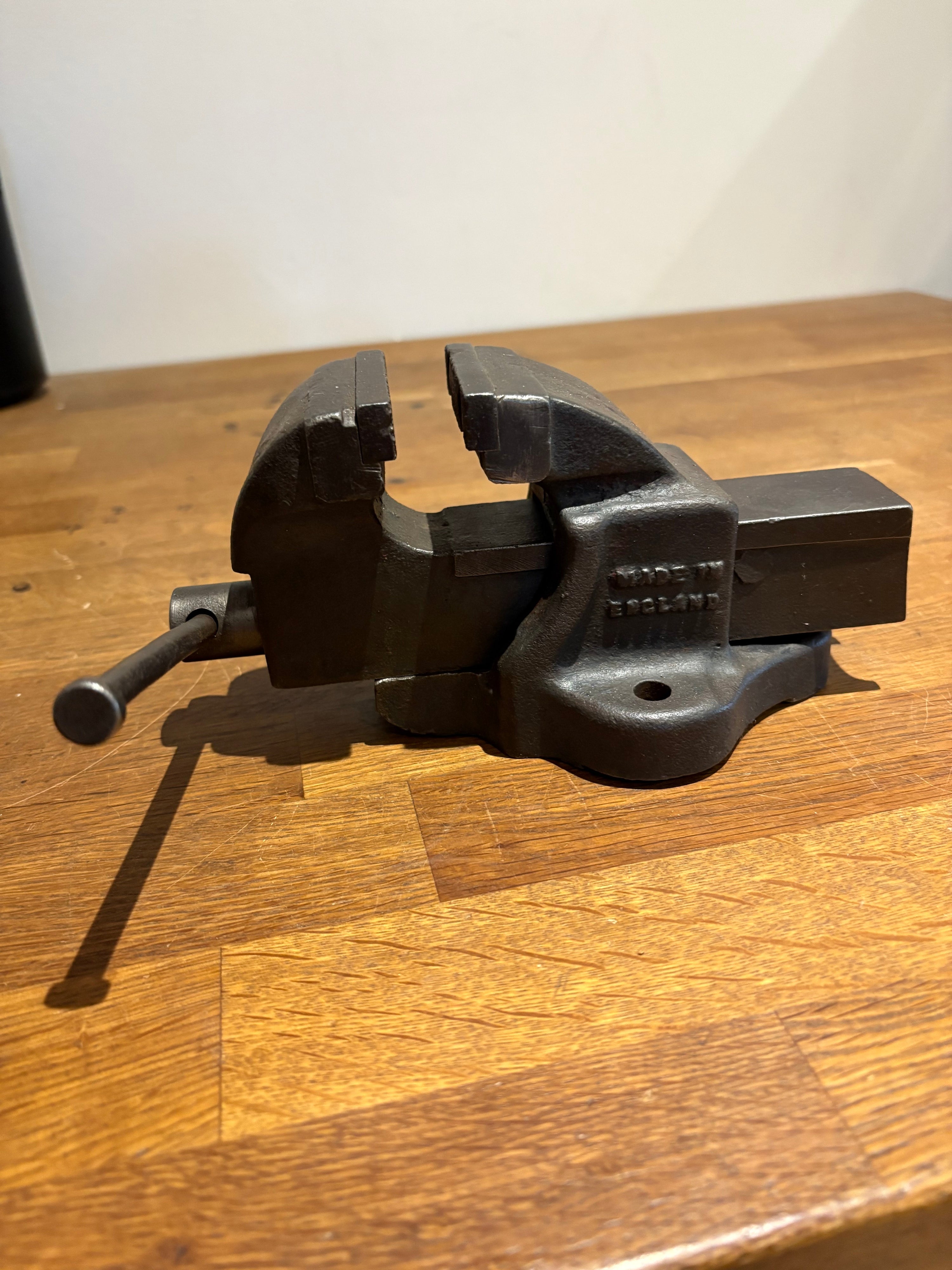 Vintage Woden Bench Vice 186B/0 , 2.5 Inch Jaws.