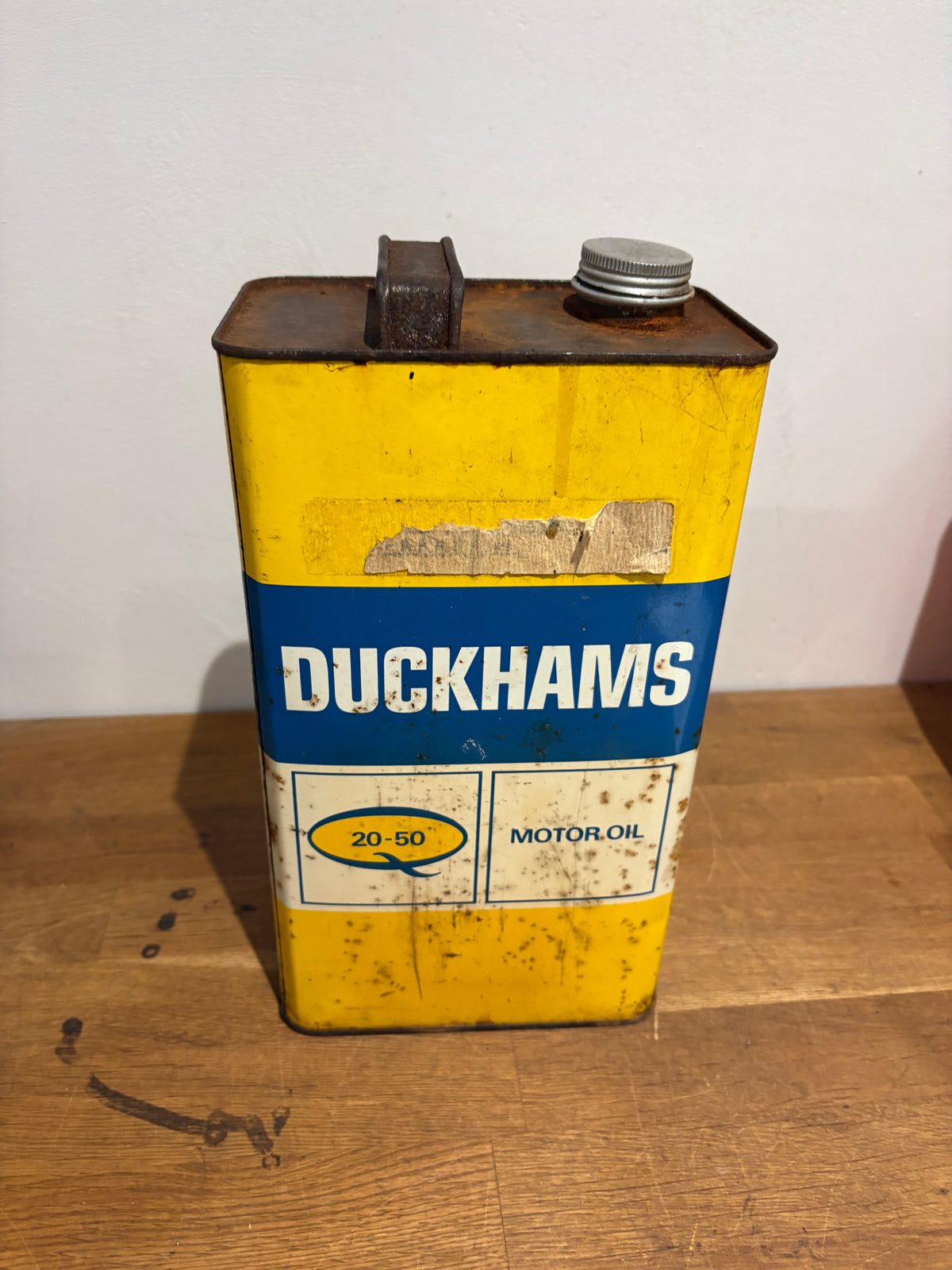 Vintage Duckhams 20-50 Oil Can For Display Only , 1 Gallon Can , As Found