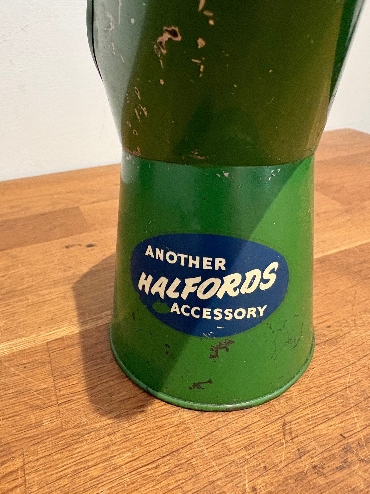 Vintage Halfords Pint Oil Pourer .