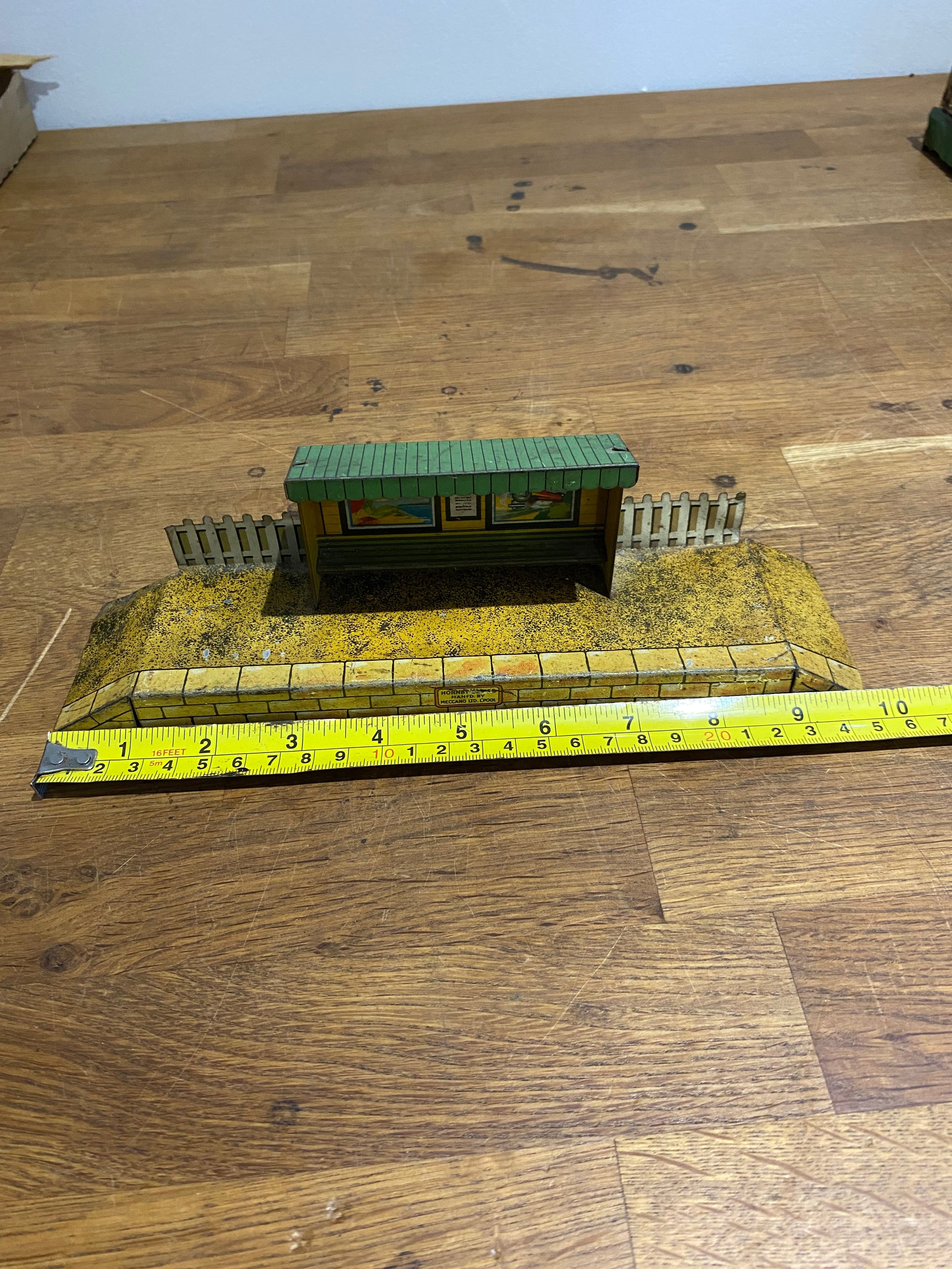 Hornby O Gauge , Scarborough Tinplate Station Shelter , Platform Shelter