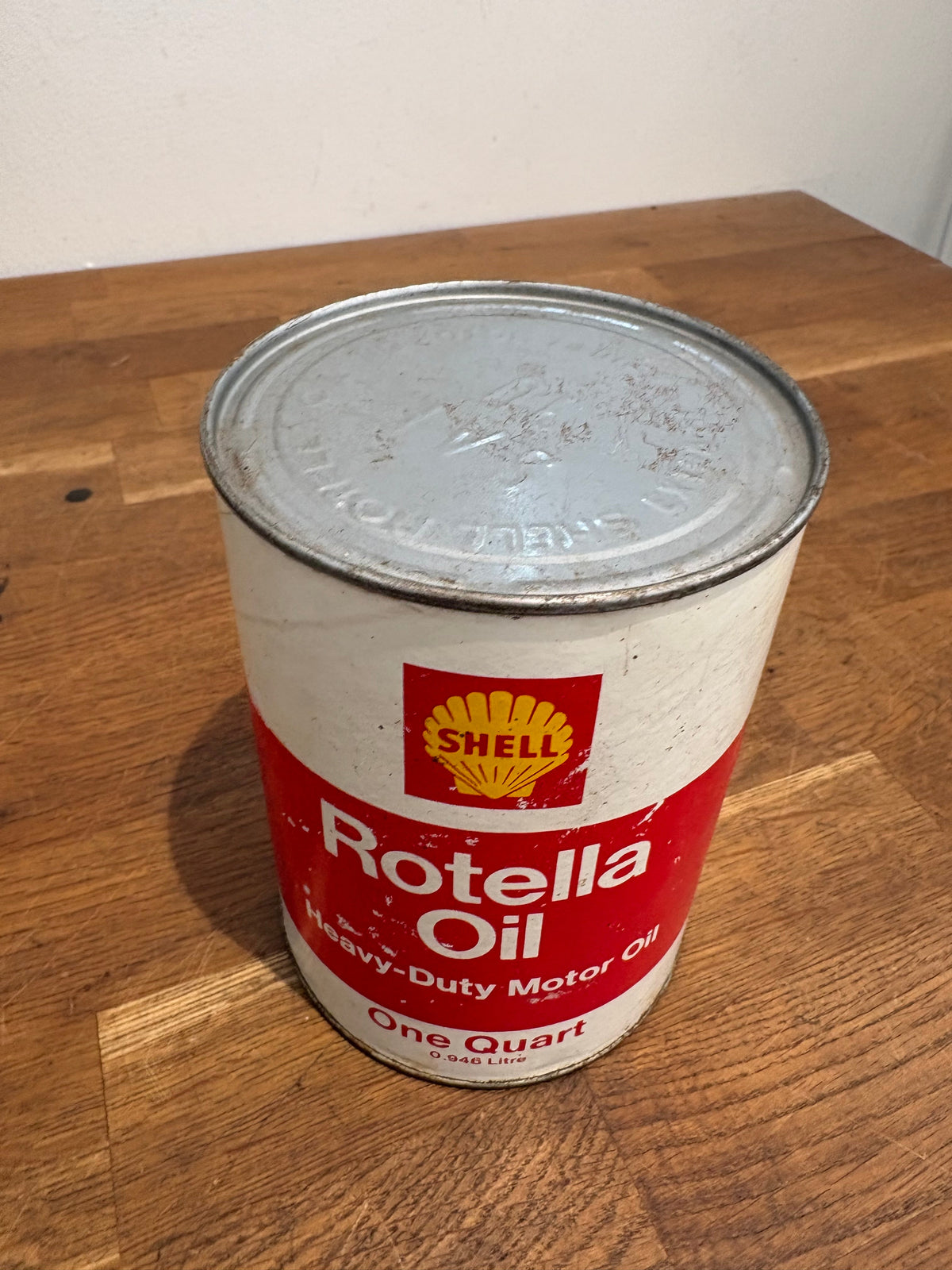 Vintage Shell Rotella Oil , One Quart Can With Contents.