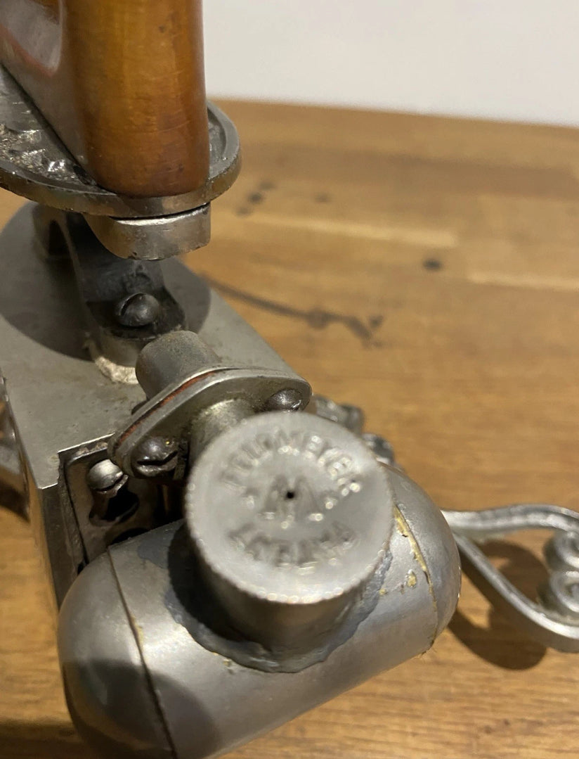 Rare Feldmeyer Spirit Iron On A Muster Geschutzt Trivet.