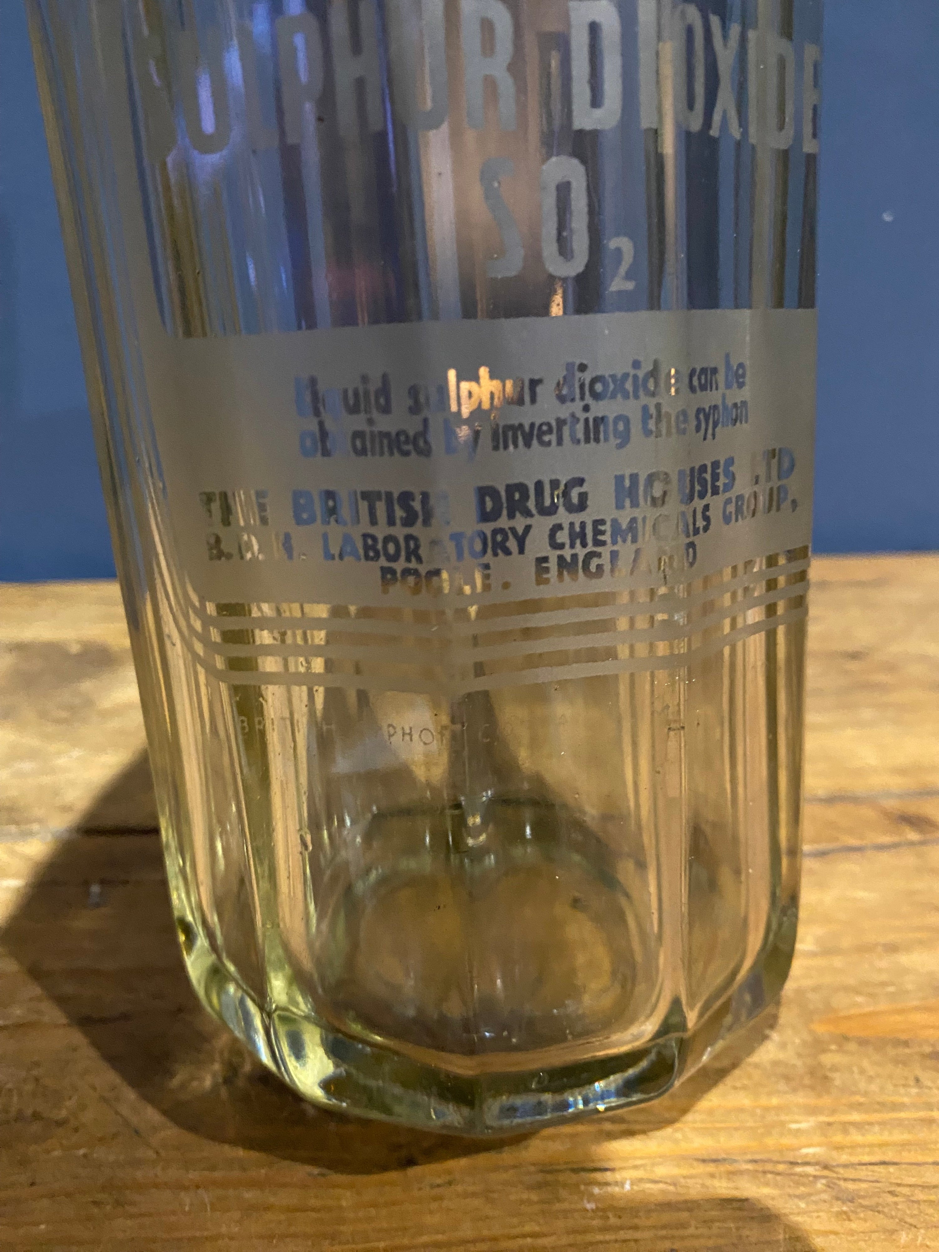 B.D.H British Drug Houses Ltd , sulphur dioxide syphon bottle .