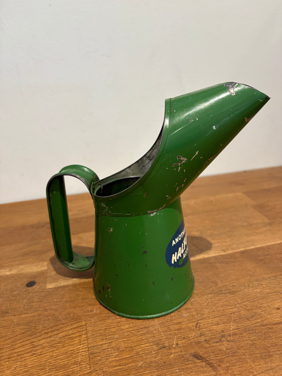 Vintage Halfords Pint Oil Pourer .