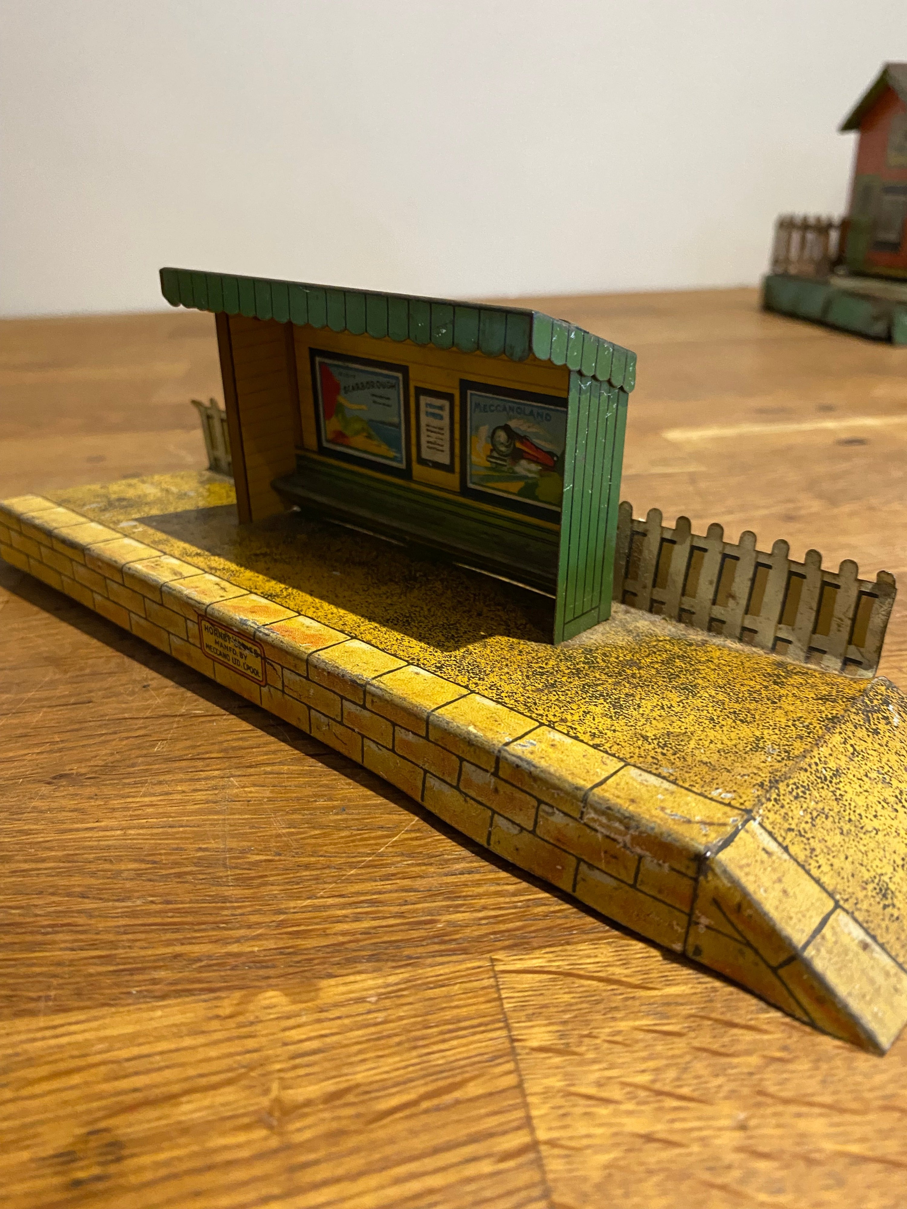 Hornby O Gauge , Scarborough Tinplate Station Shelter , Platform Shelter