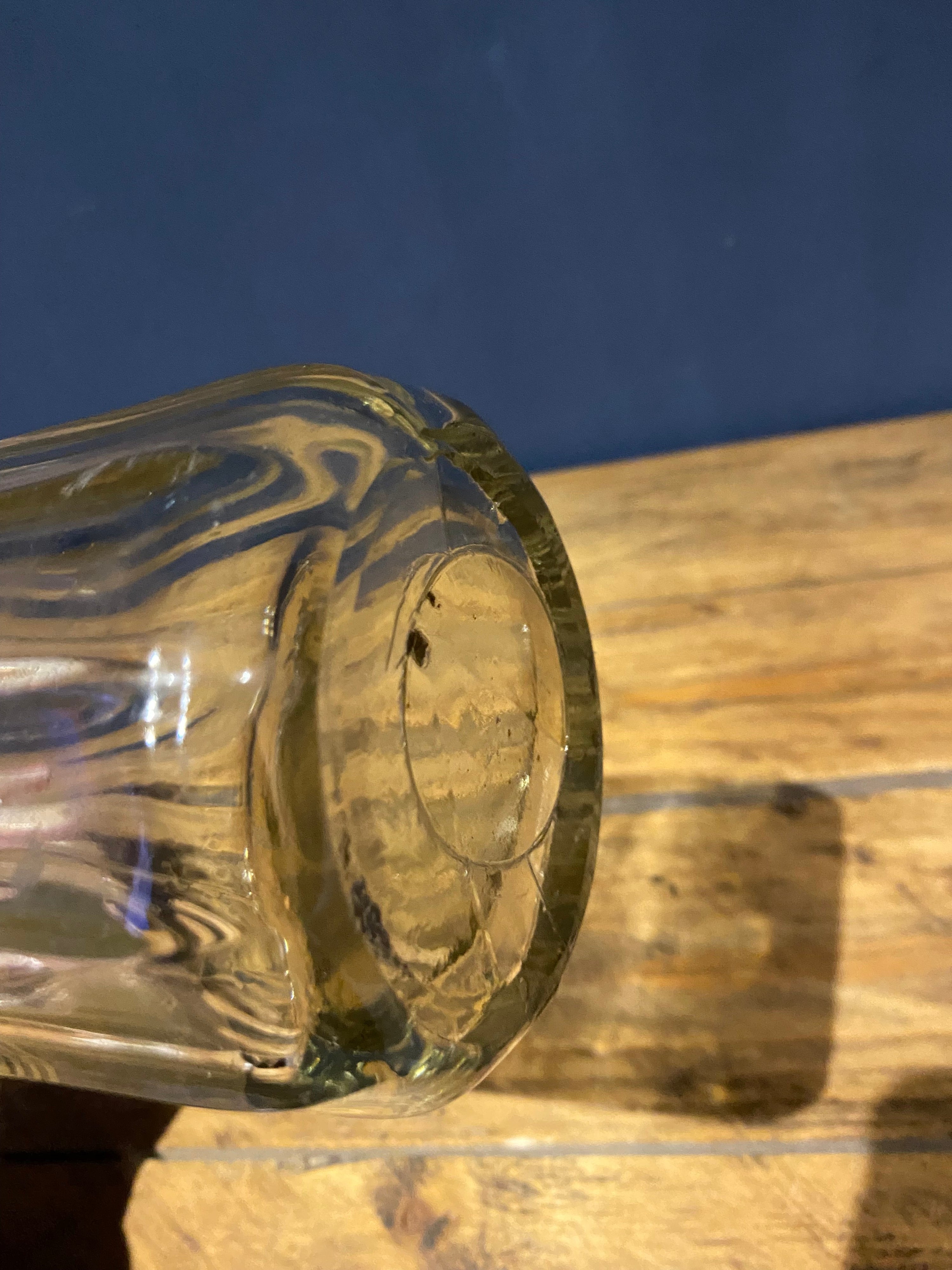 B.D.H British Drug Houses Ltd , sulphur dioxide syphon bottle .