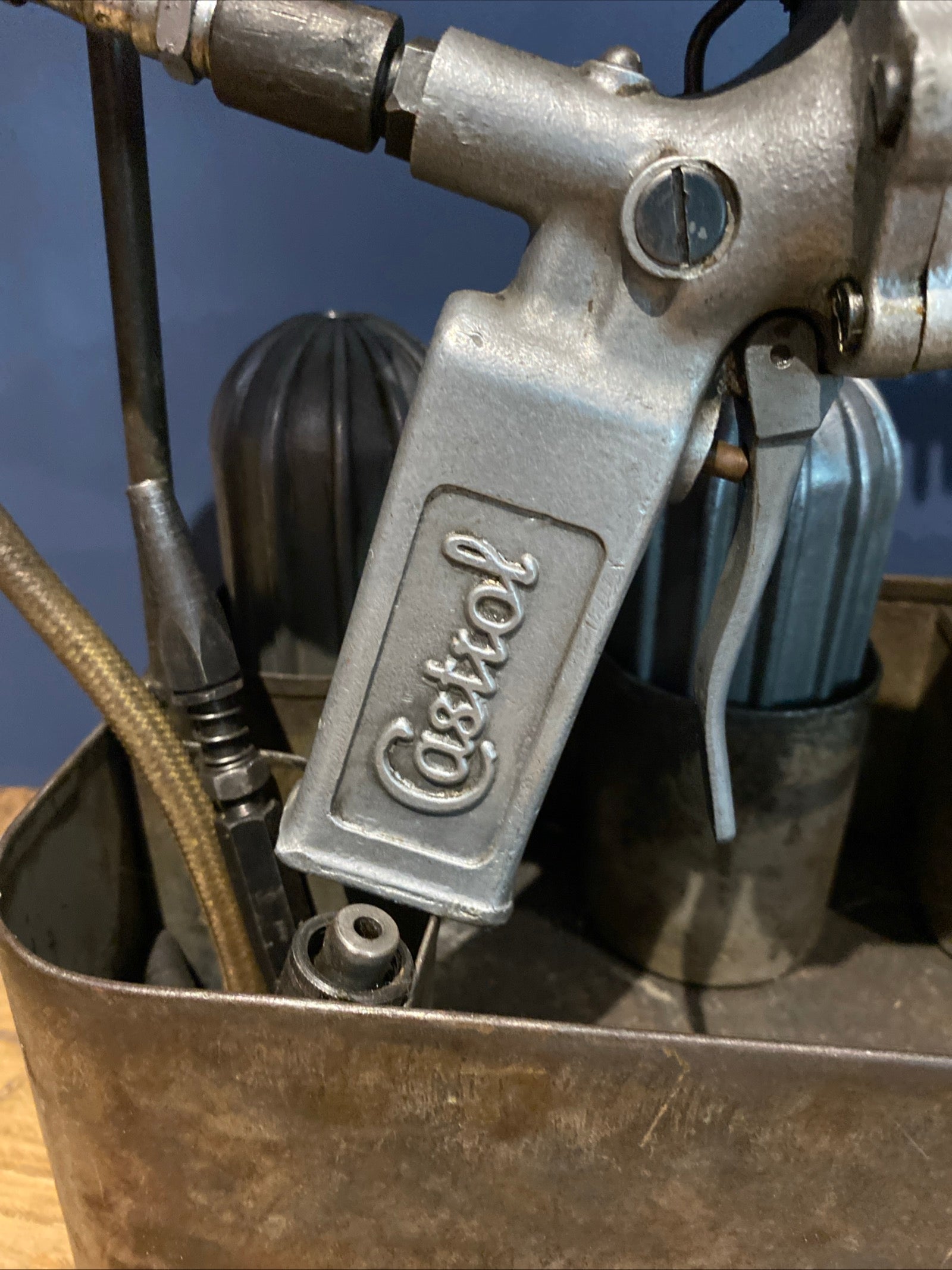 Vintage Castrol F2639 Grease Gun , With Carry Case And Spares , RARE