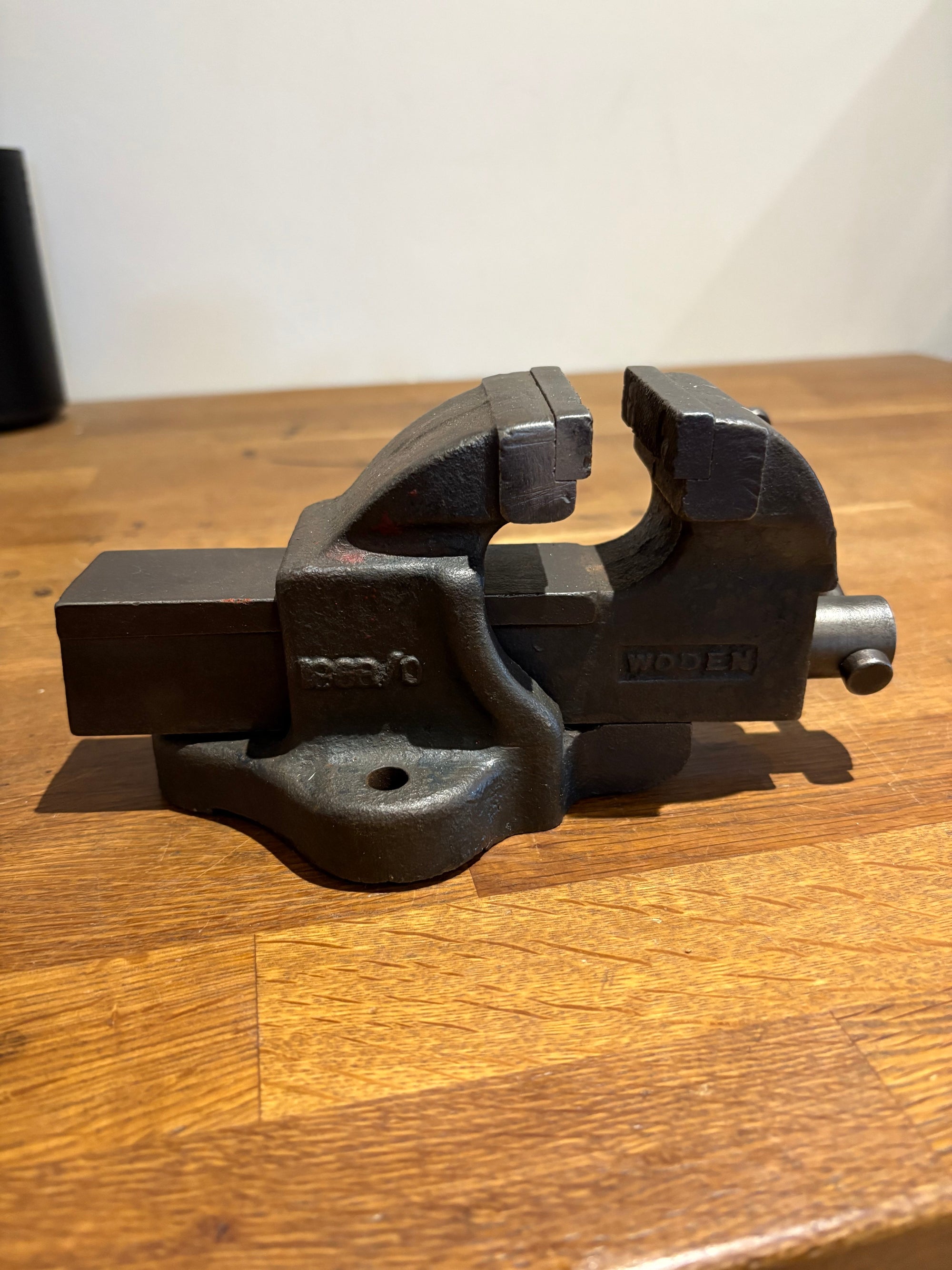 Vintage Woden Bench Vice 186B/0 , 2.5 Inch Jaws.