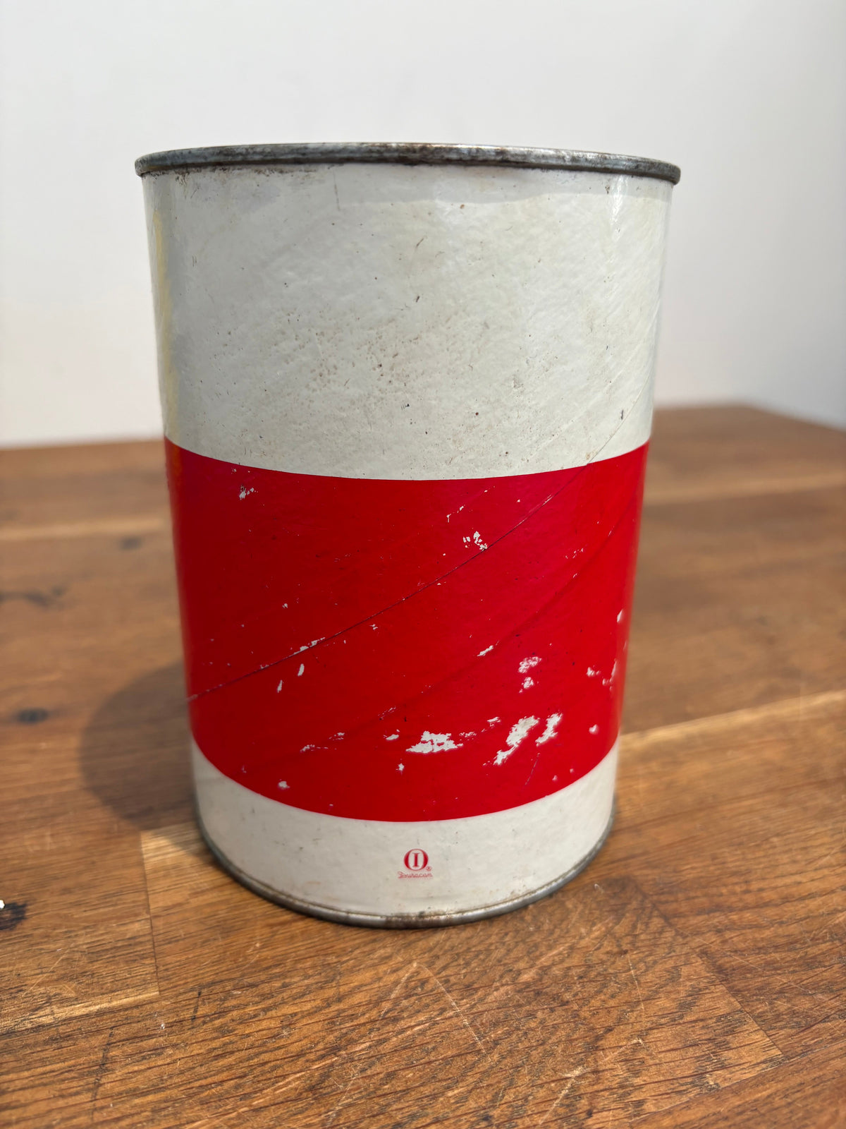 Vintage Shell Rotella Oil , One Quart Can With Contents.
