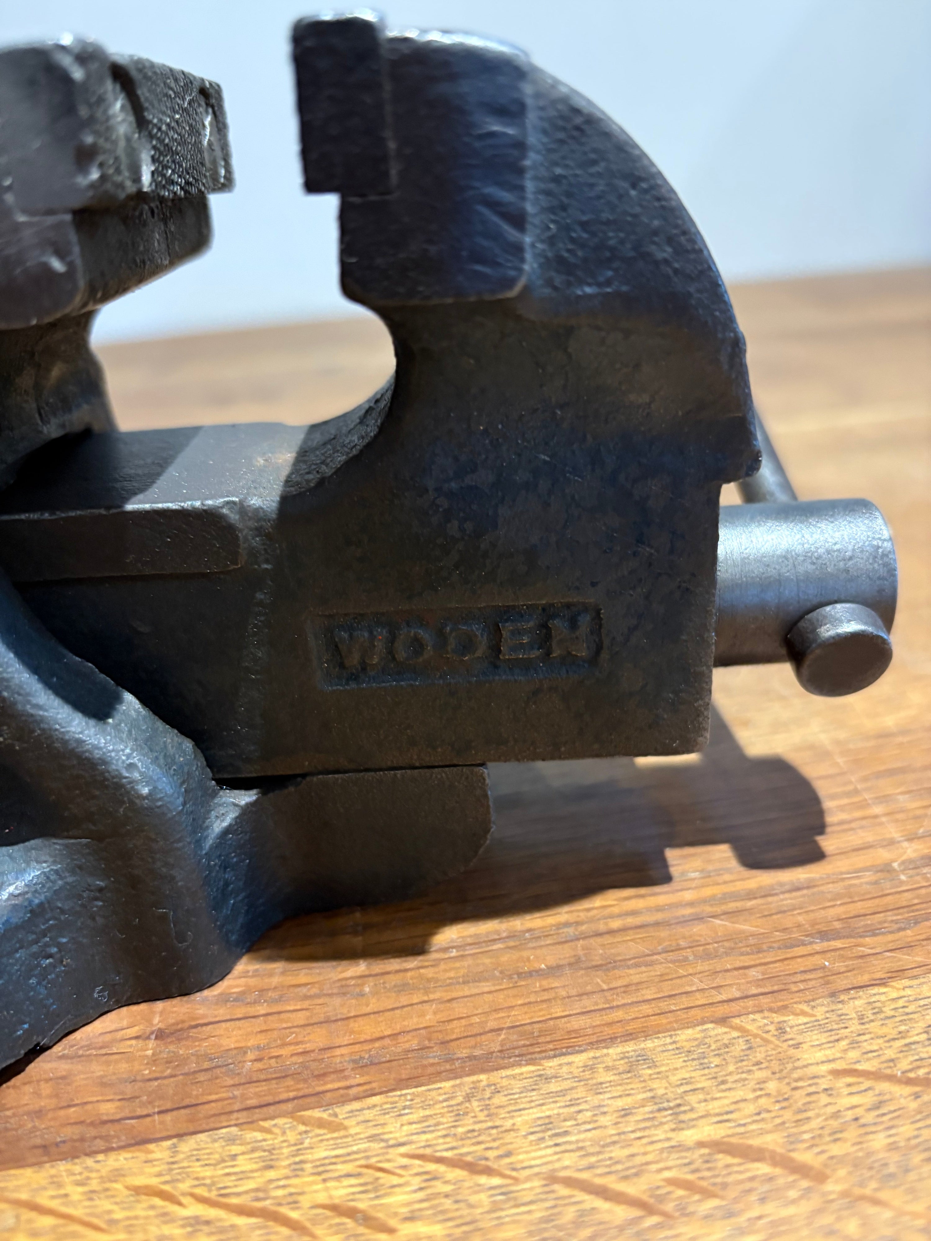 Vintage Woden Bench Vice 186B/0 , 2.5 Inch Jaws.
