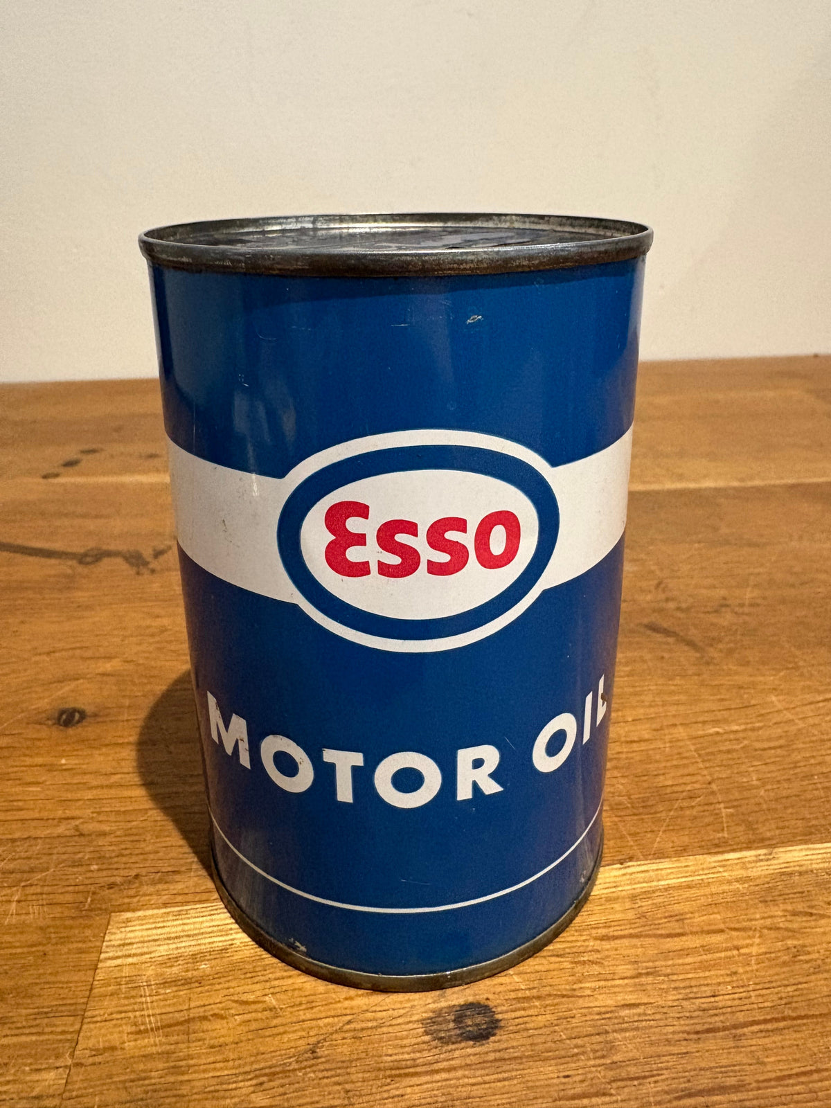Vintage Esso Motor Oil Can , 1 Pint , Full And Sealed HD Oil.