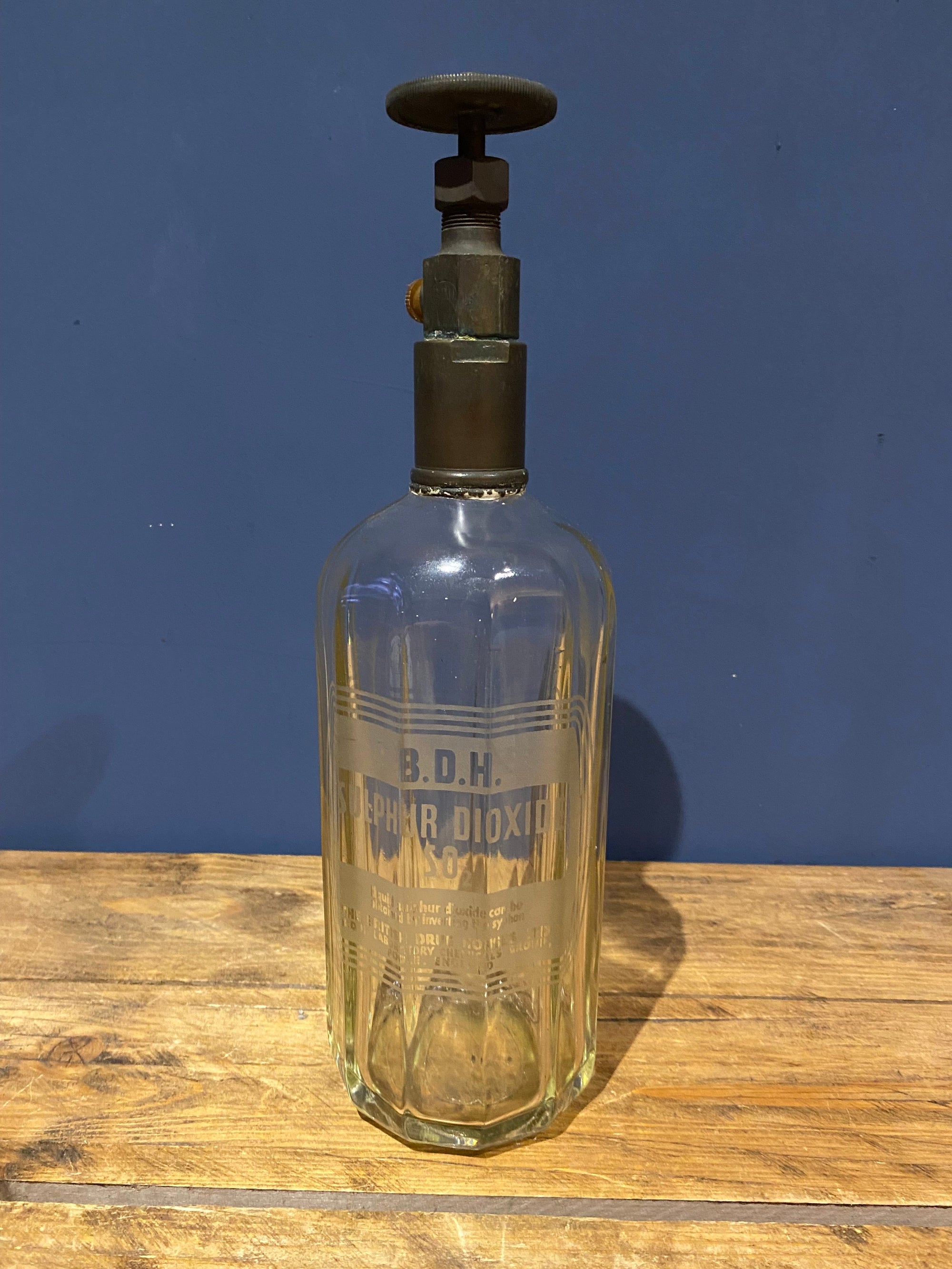 B.D.H British Drug Houses Ltd , sulphur dioxide syphon bottle .