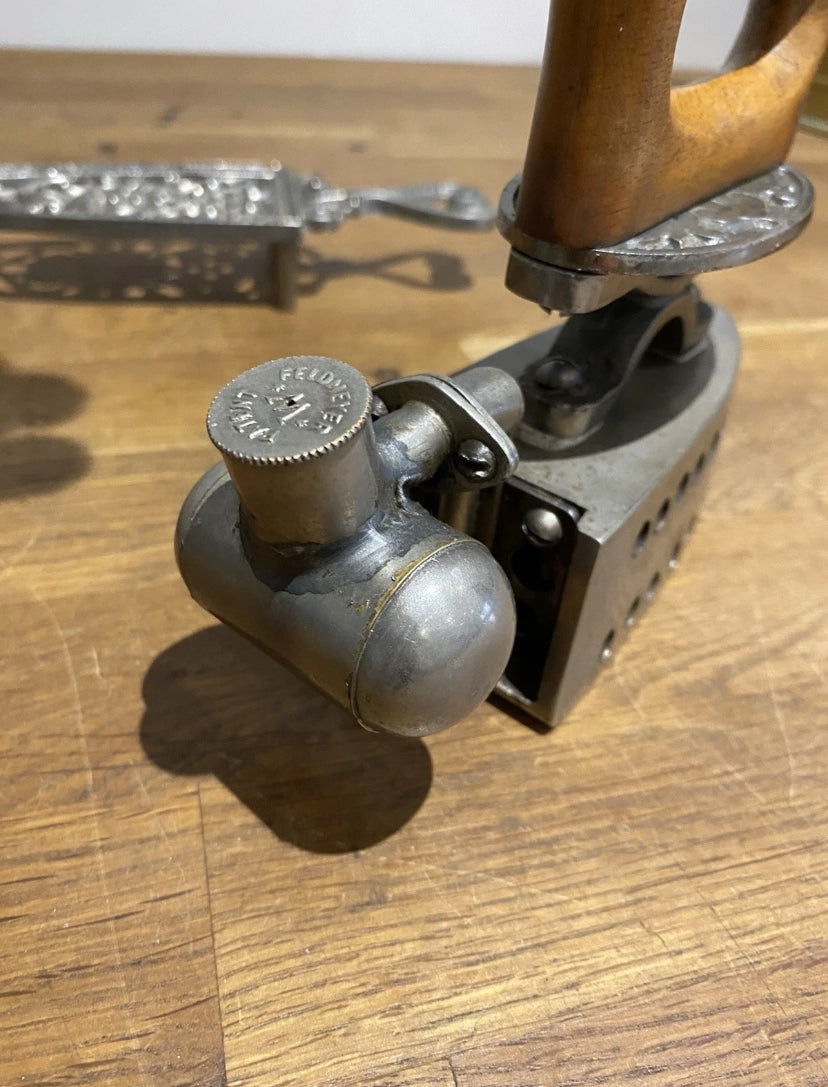 Rare Feldmeyer Spirit Iron On A Muster Geschutzt Trivet.